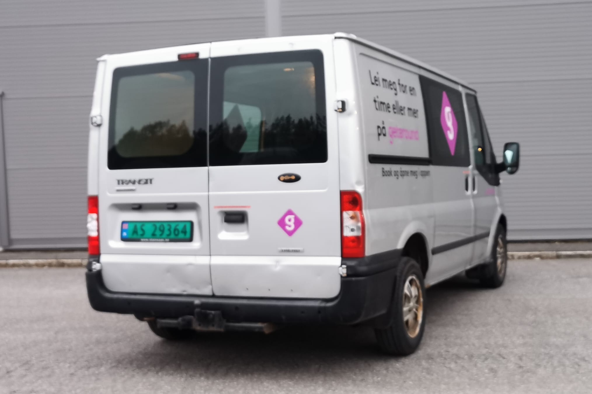 Ford Transit Connect Flyttebil med Tilhengerfeste