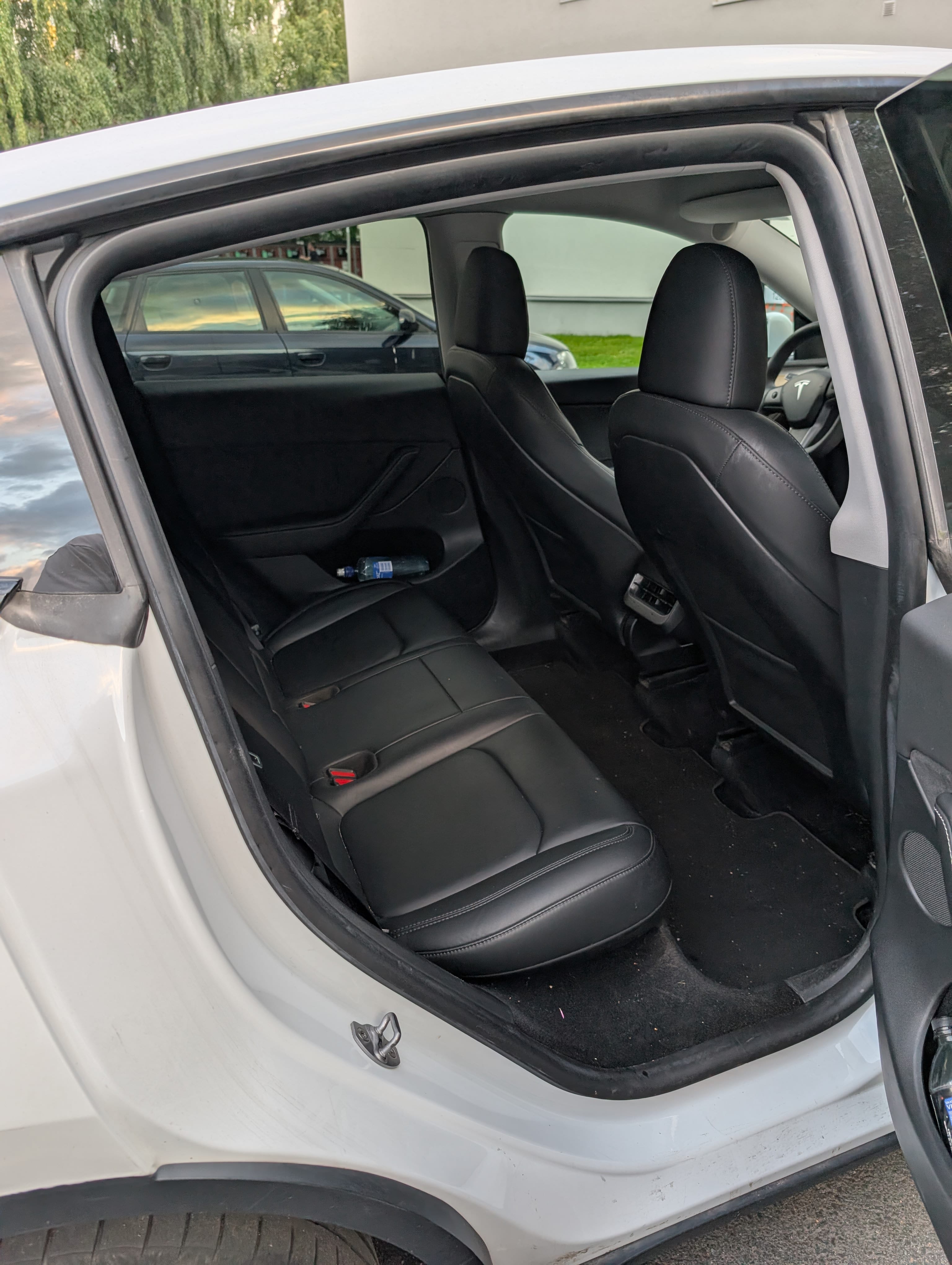 Tesla Model Y Standard Range with Backup camera