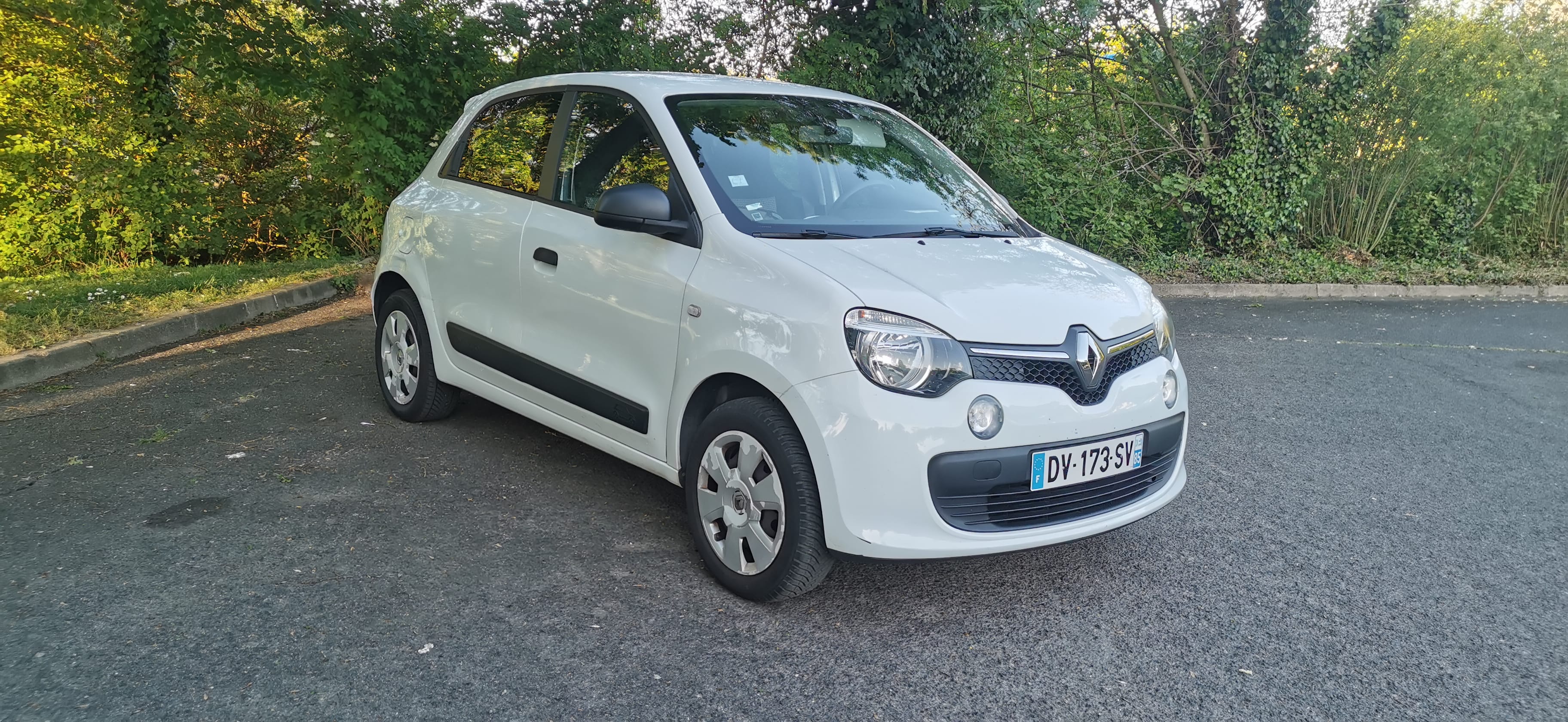 Renault Twingo III Blanche ph1 avec Audio Bluetooth