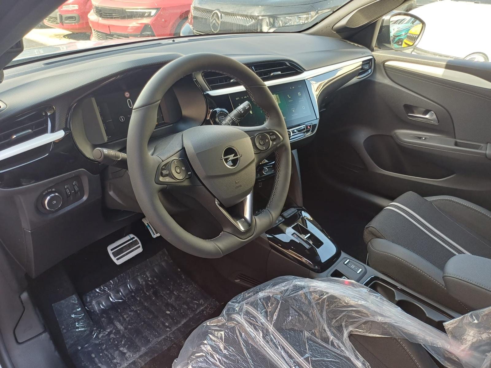 Opel Corsa mit Navigationsgerät