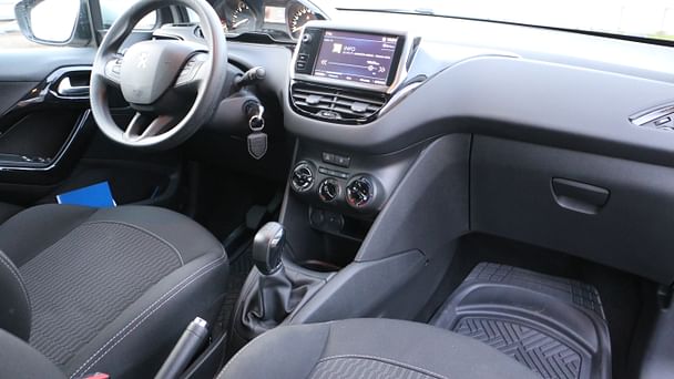 Peugeot 208 Auchan Lobau avec Entrée audio / iPod