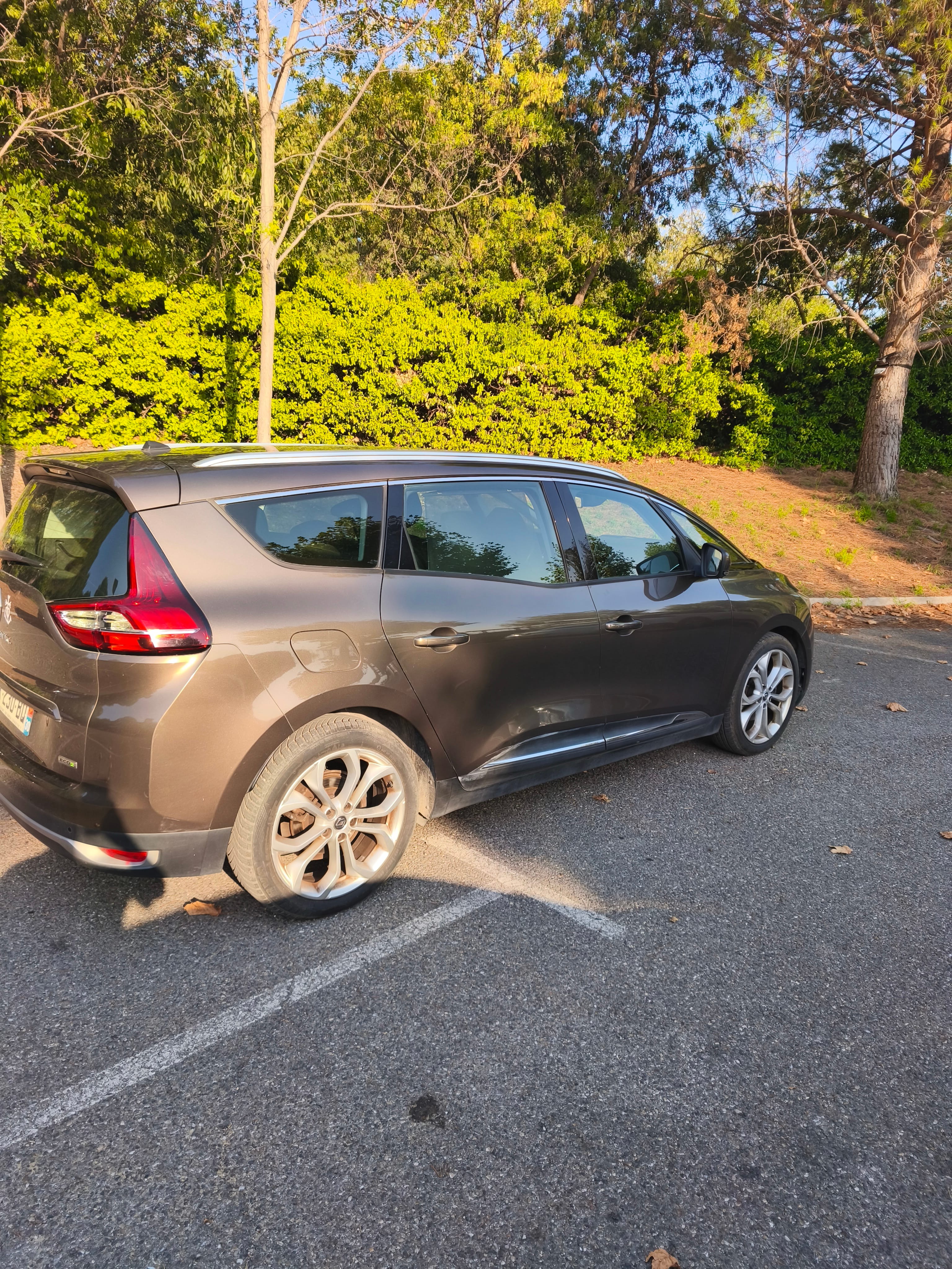 Renault Grand Scenic avec Climatisation