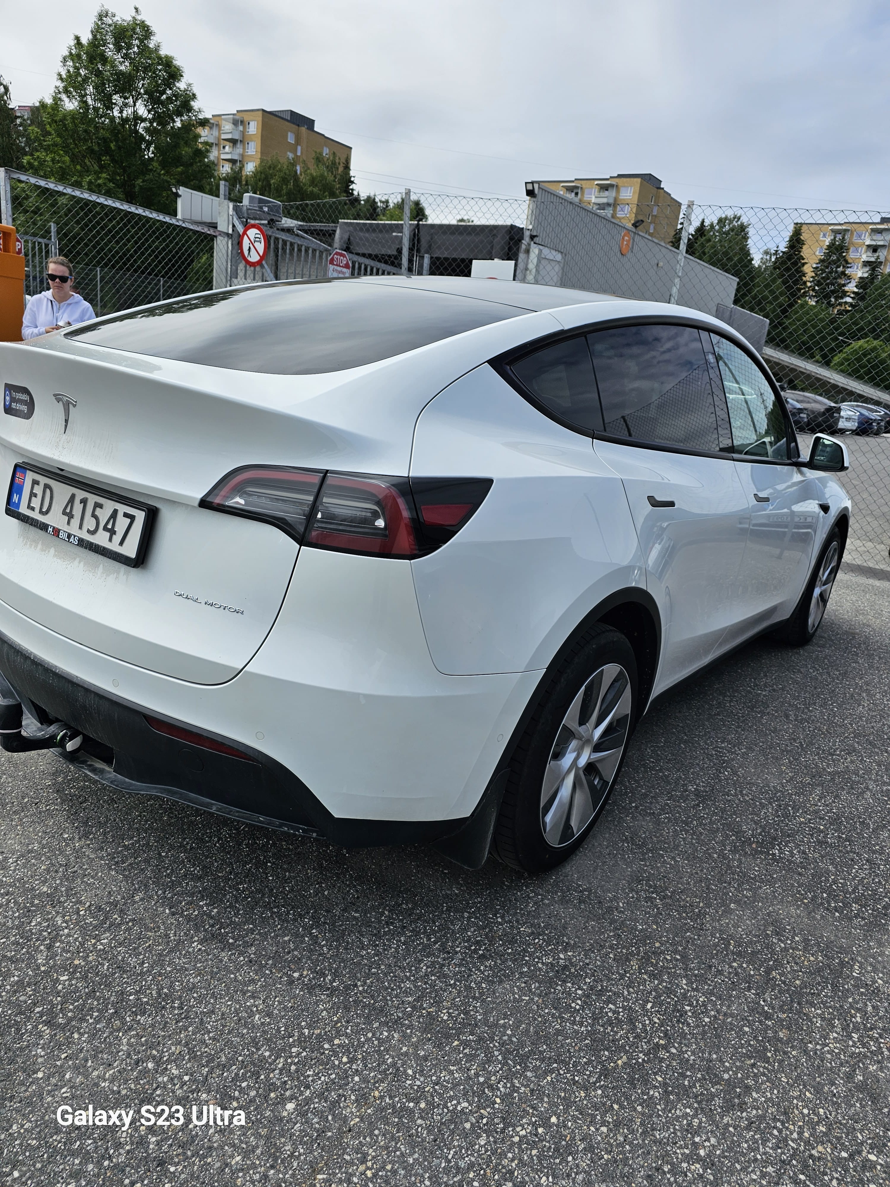 Tesla Model Y Long Range med Cruisekontroll