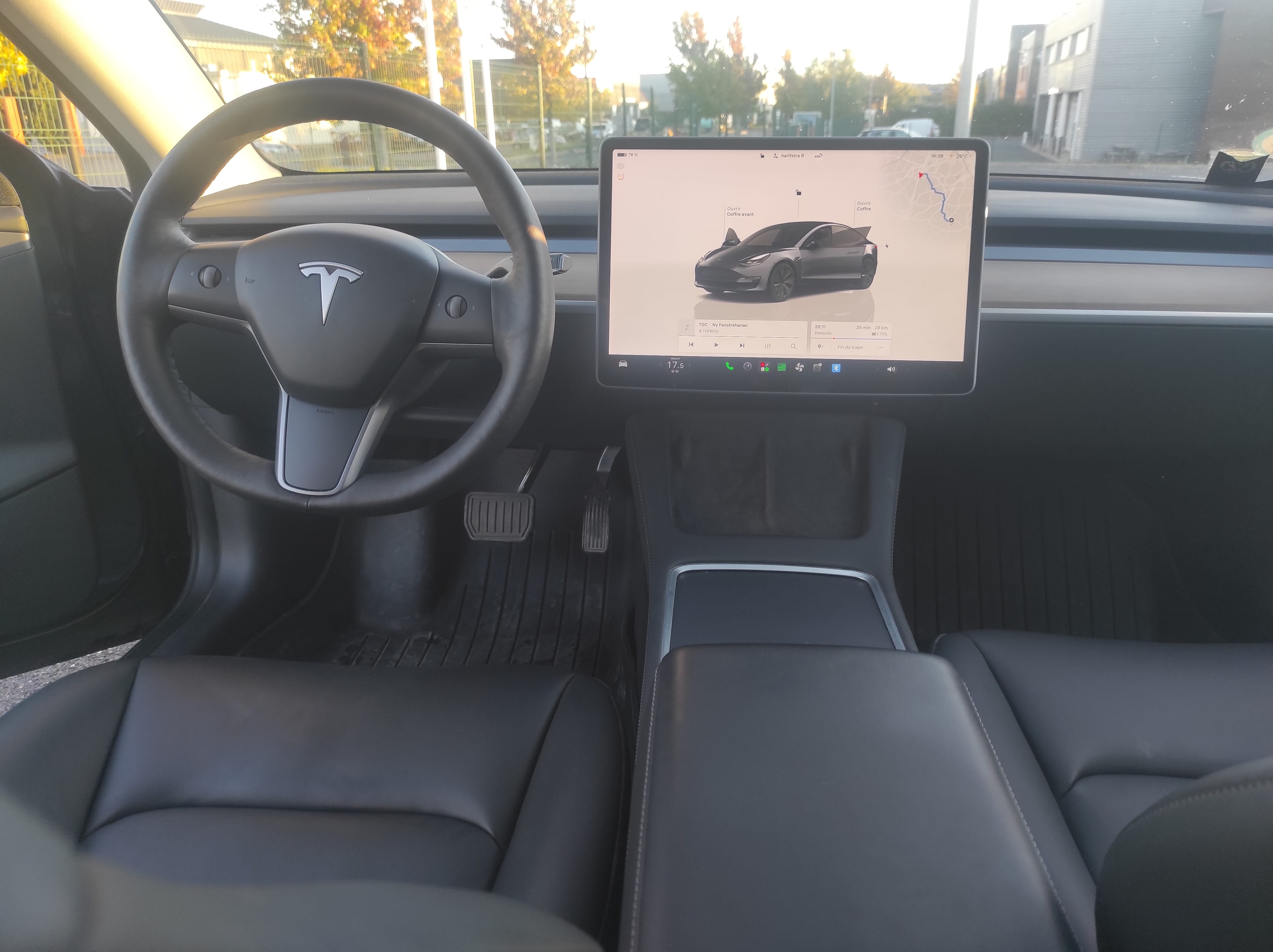 Tesla Model 3 avec GPS