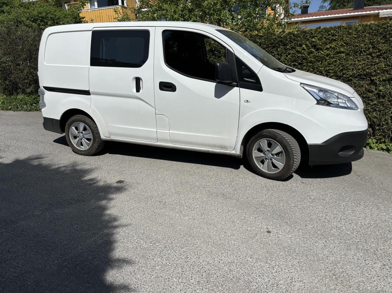 Nissan e-NV200 Varebil with Snow tires