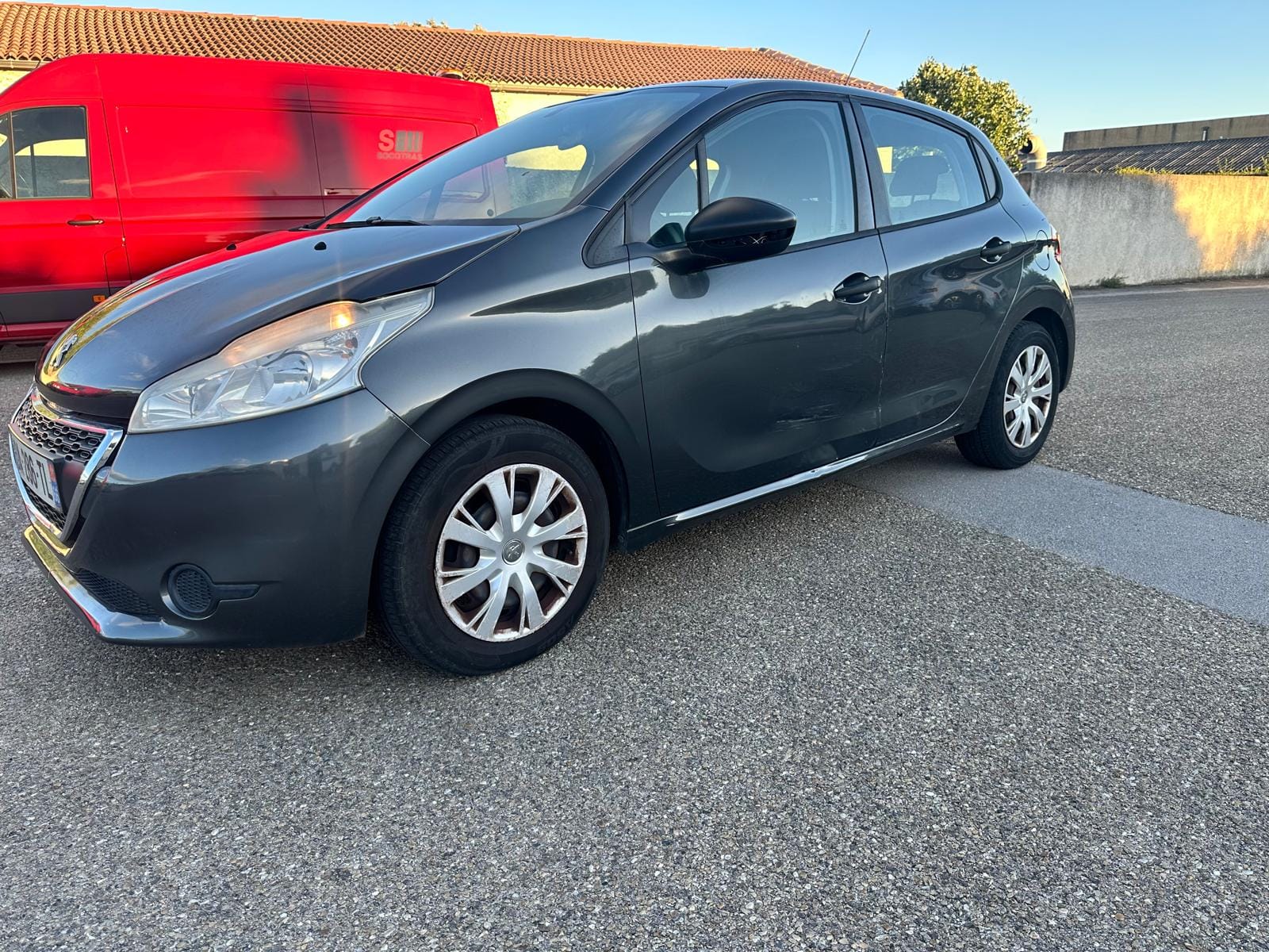 Peugeot 208 1.2 vti avec Climatisation