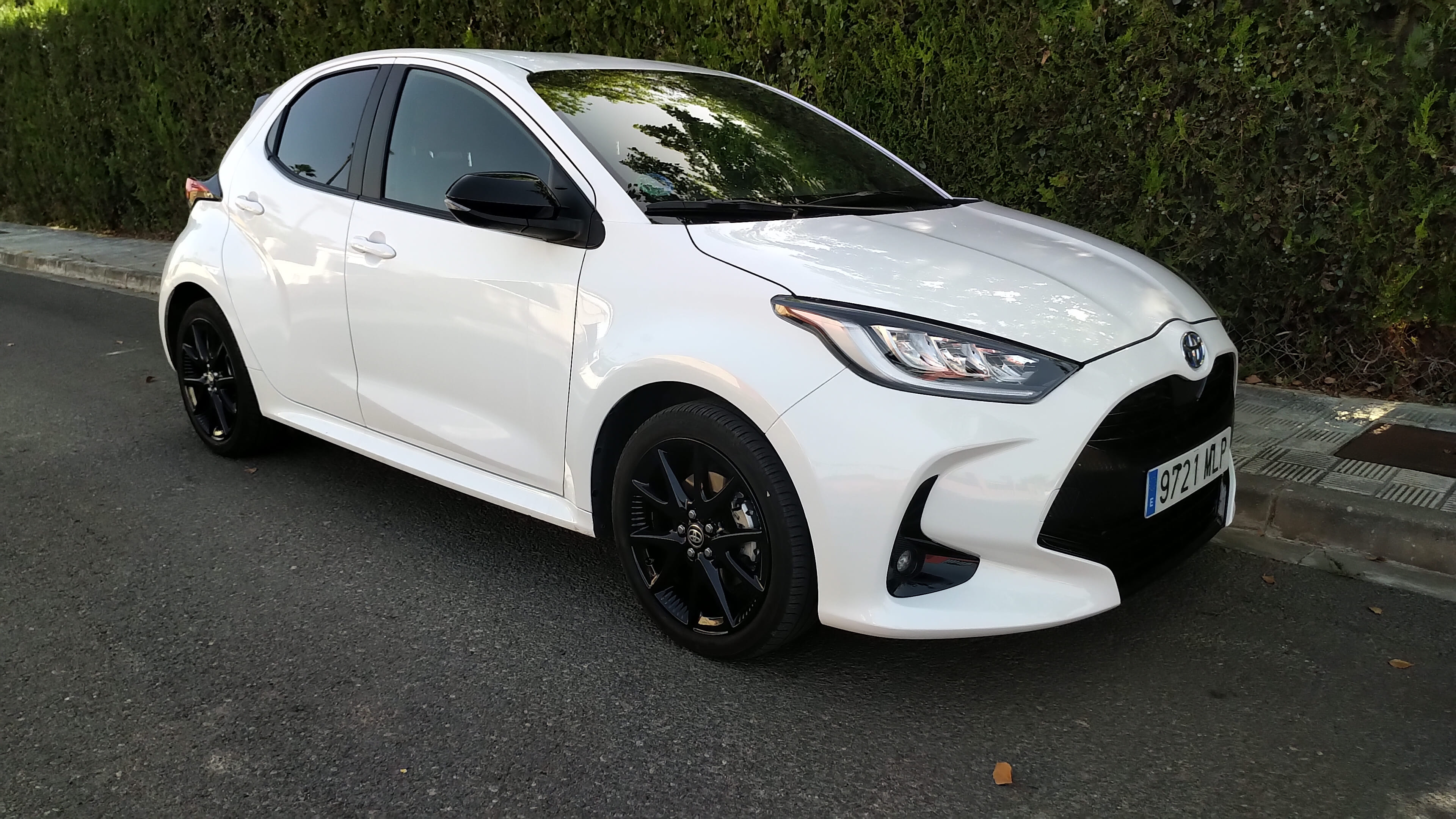 Toyota Yaris Híbrido 1.5, 2023, Gasolina 95, Automático