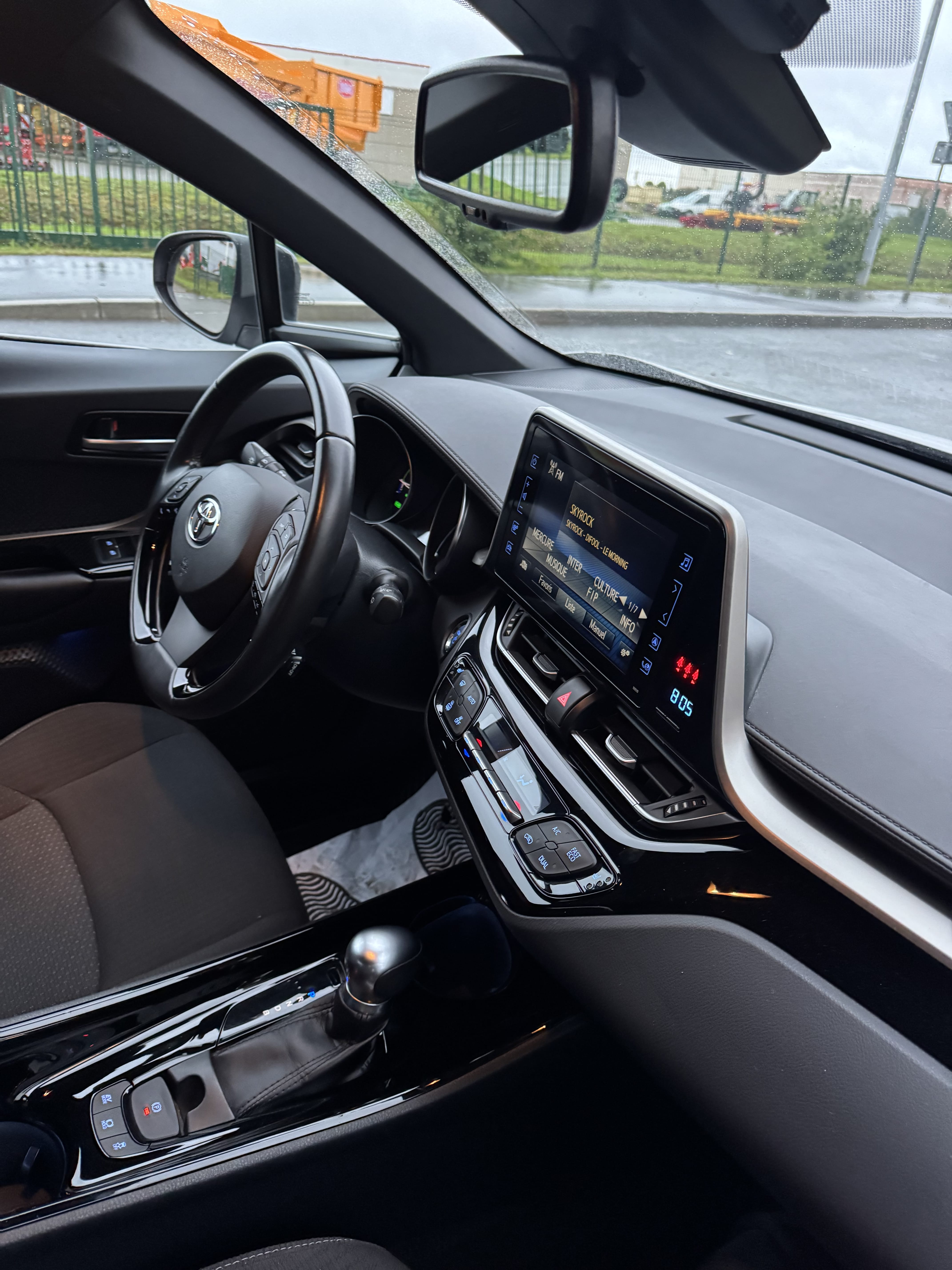 Toyota C-HR 1.8 VVT-i 16V 122 HSD Hybrid 2WD CVT 99 cv Boîte auto avec Siège bébé