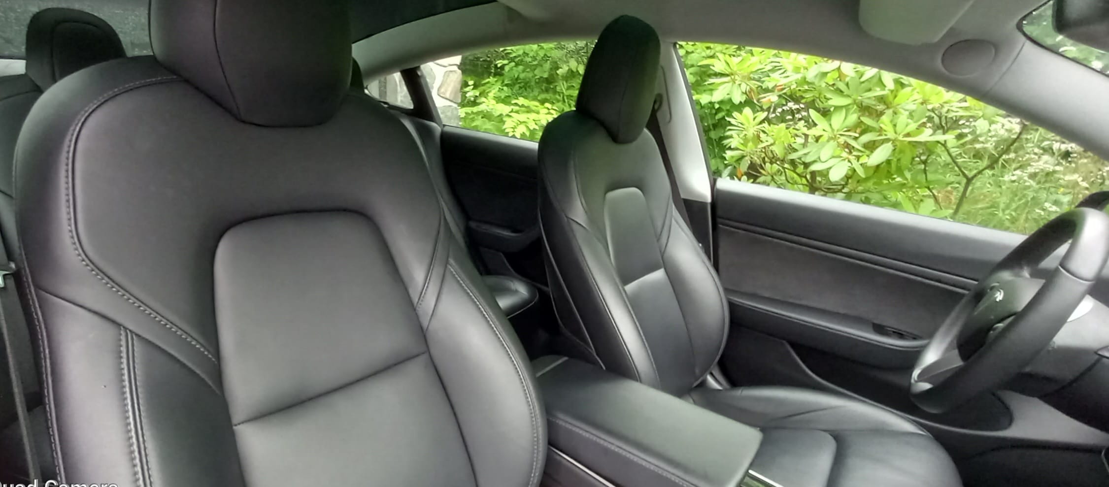 Tesla Model 3 avec Siège bébé