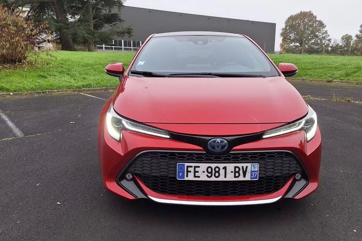 Toyota Corolla, 2019, Essence 95 / Électrique (hybride), automatique