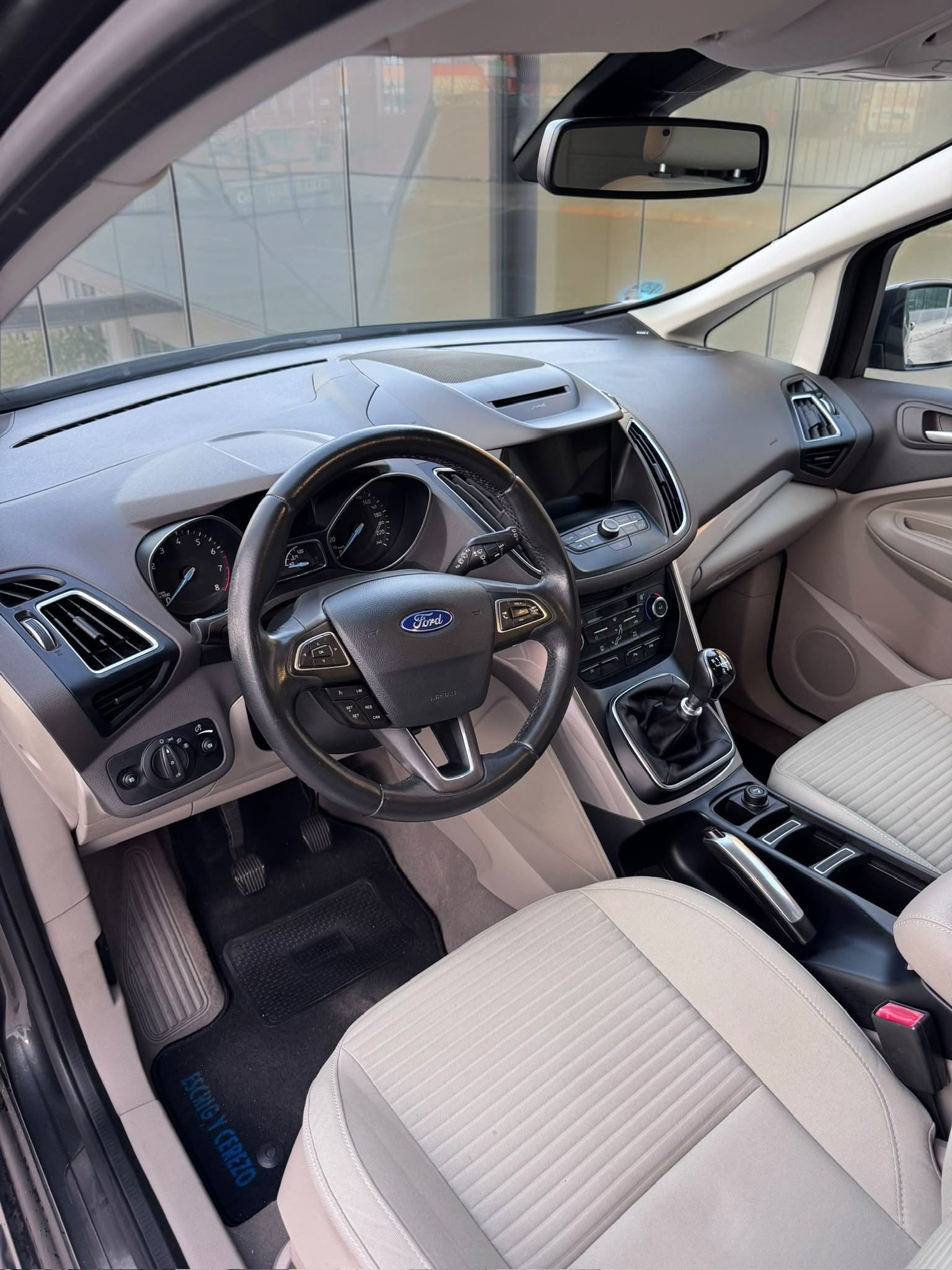 Ford C-Max con GPS