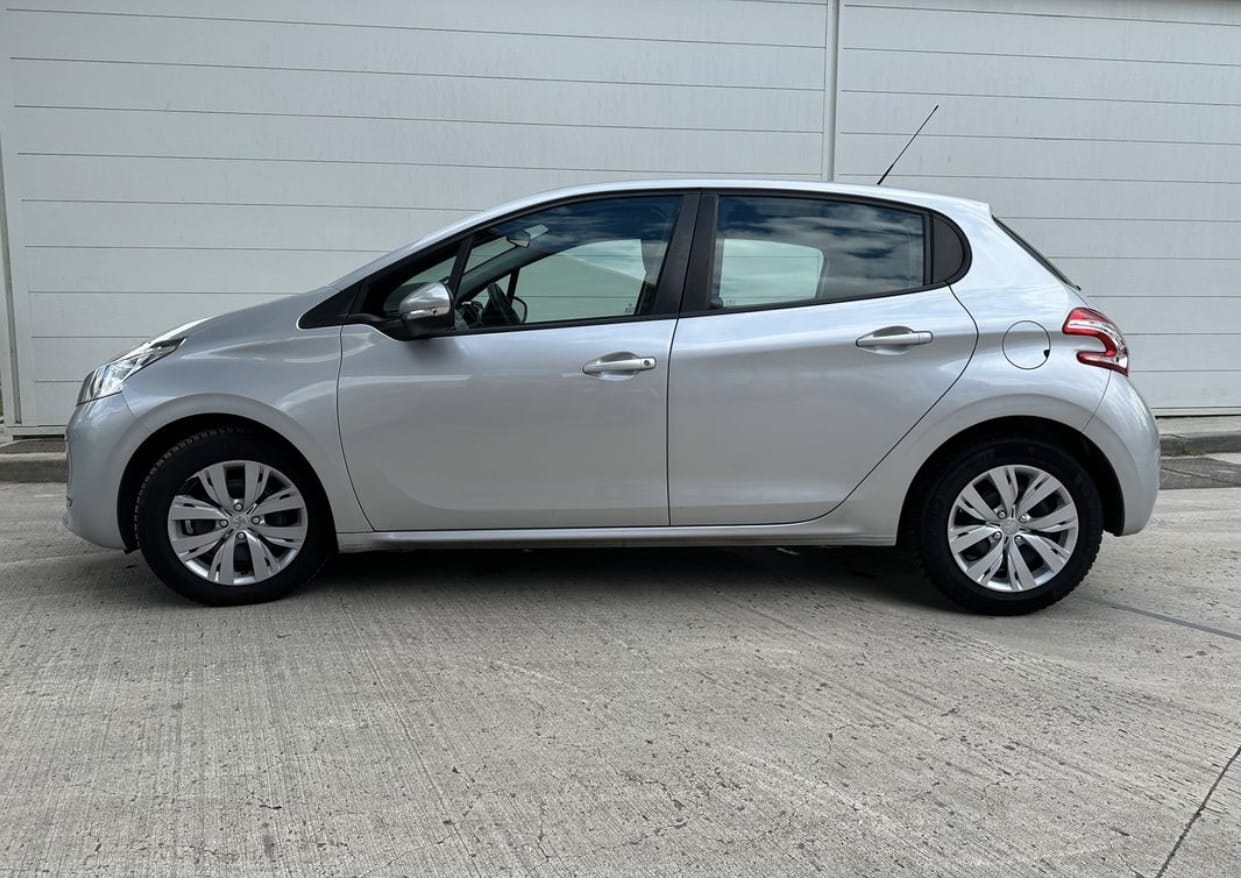 Peugeot 208 Essence avec Climatisation