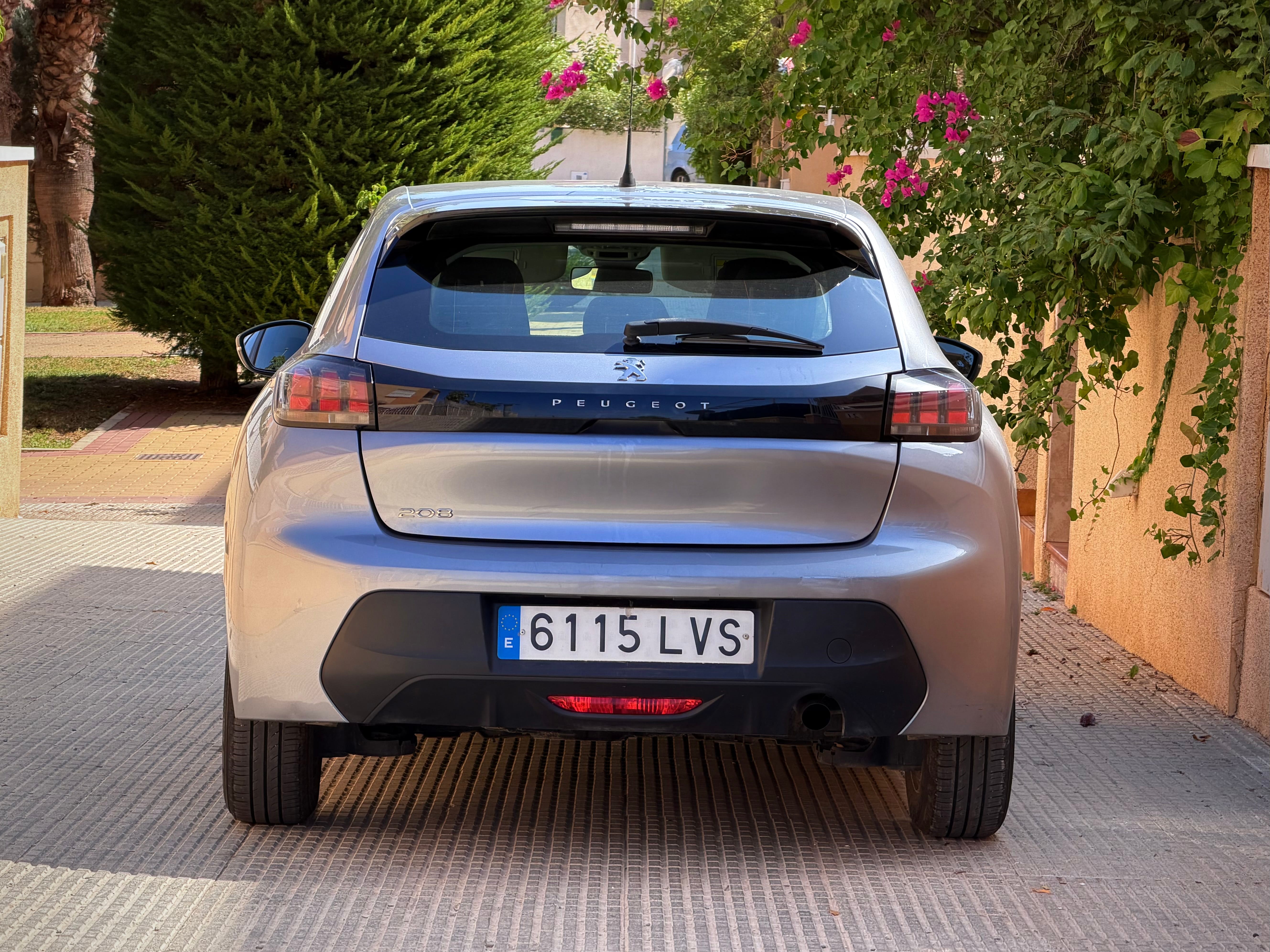 Peugeot 208 ENTREGA A DOMICILIO & MUY BAJO CONSUMO con Aire acondicionado
