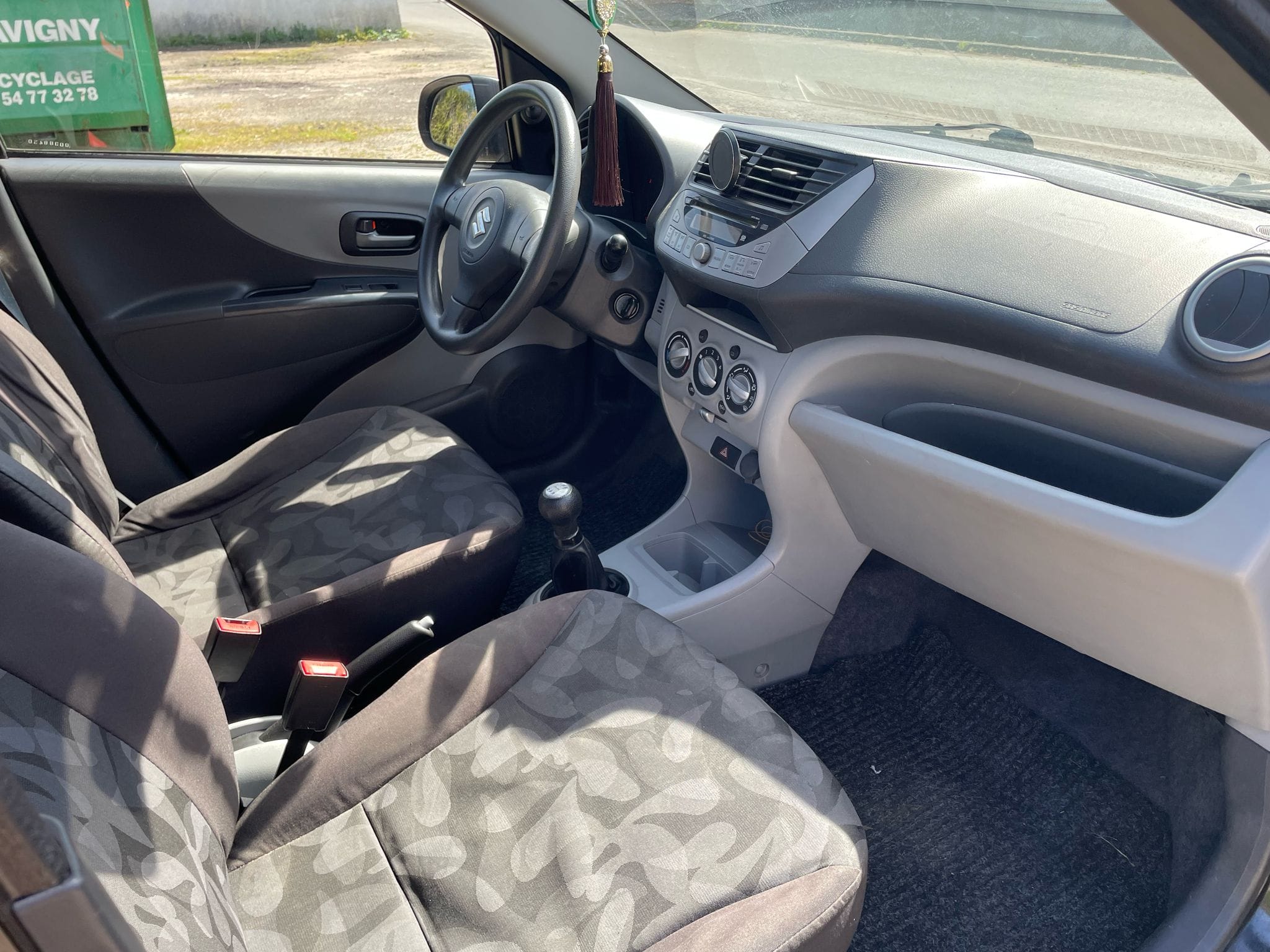 Suzuki Alto avec Siège bébé