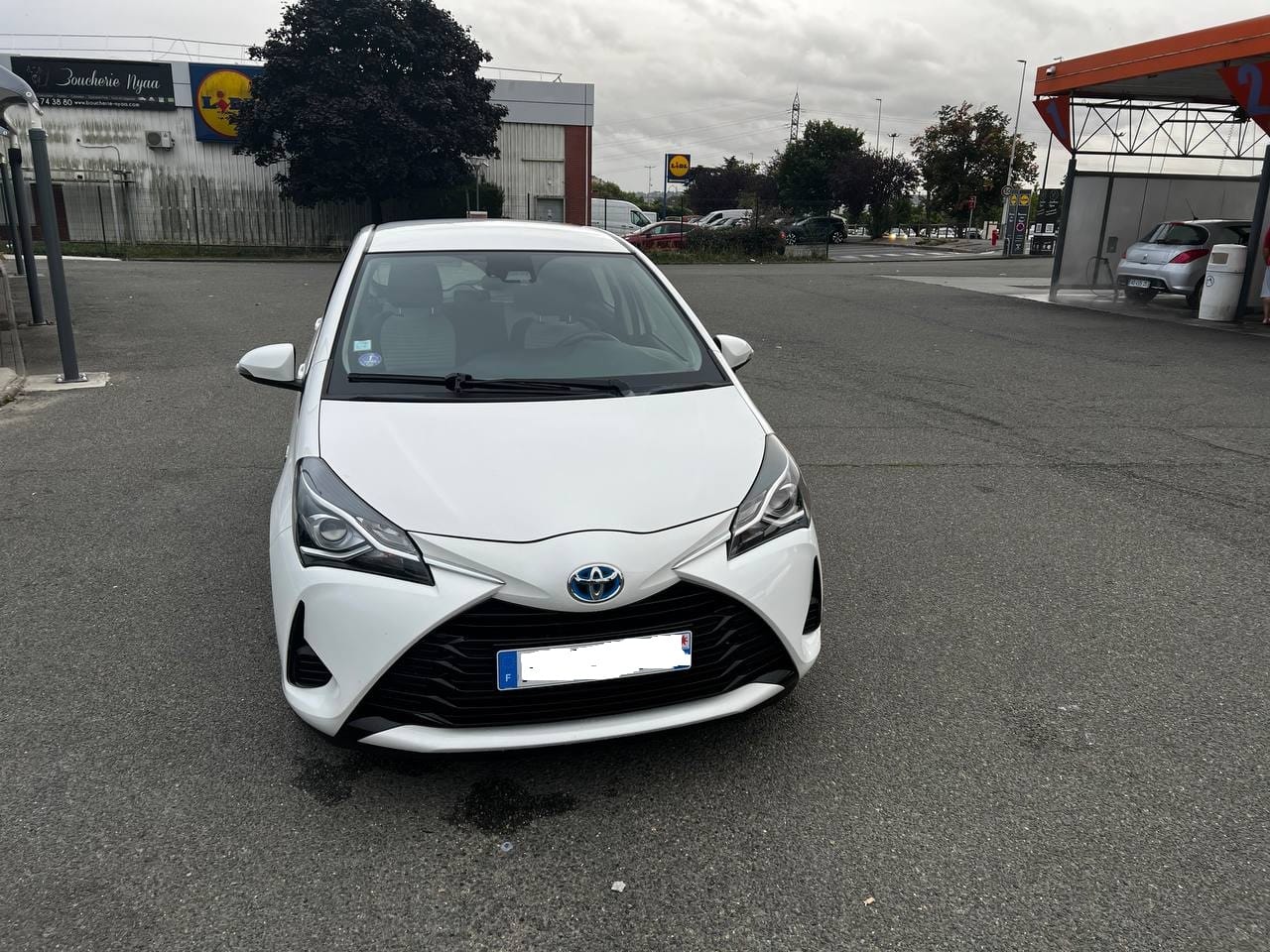 Toyota Yaris Hybride, 2019, Essence 98 / Électrique (hybride), automatique