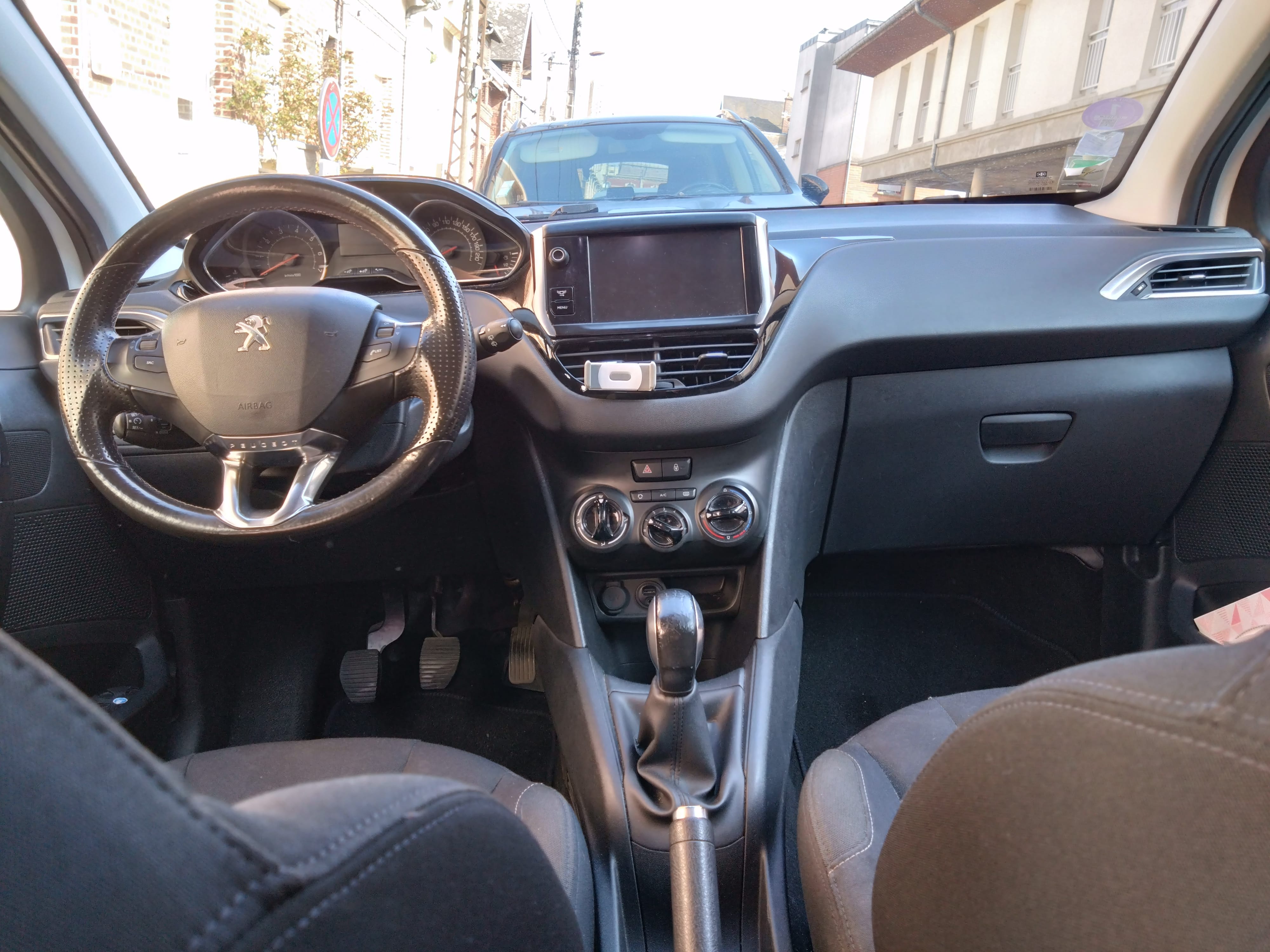 Peugeot 208 avec Siège bébé