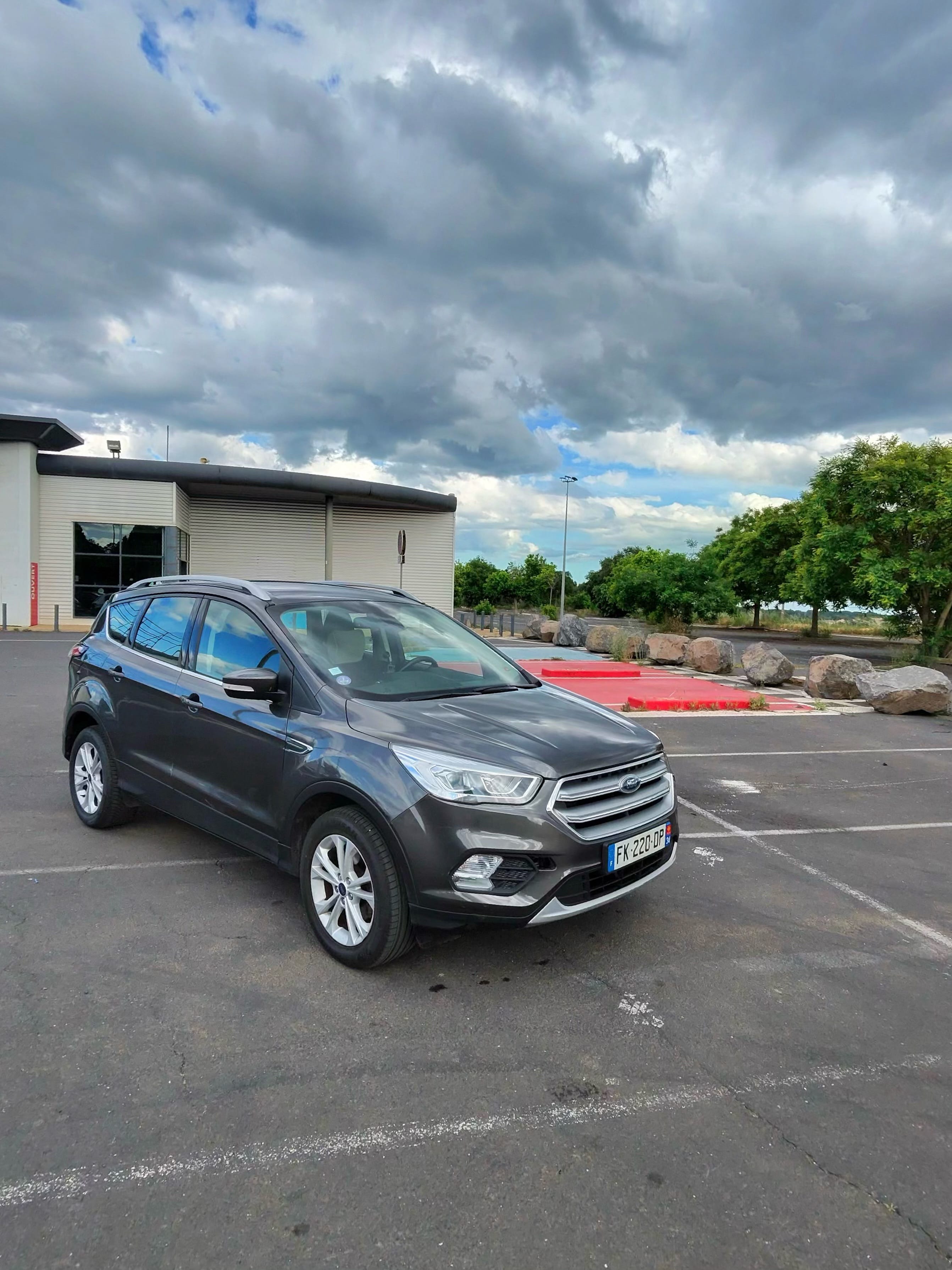 Ford Kuga Économique (Ethanol E85) et confortable. avec Siège bébé