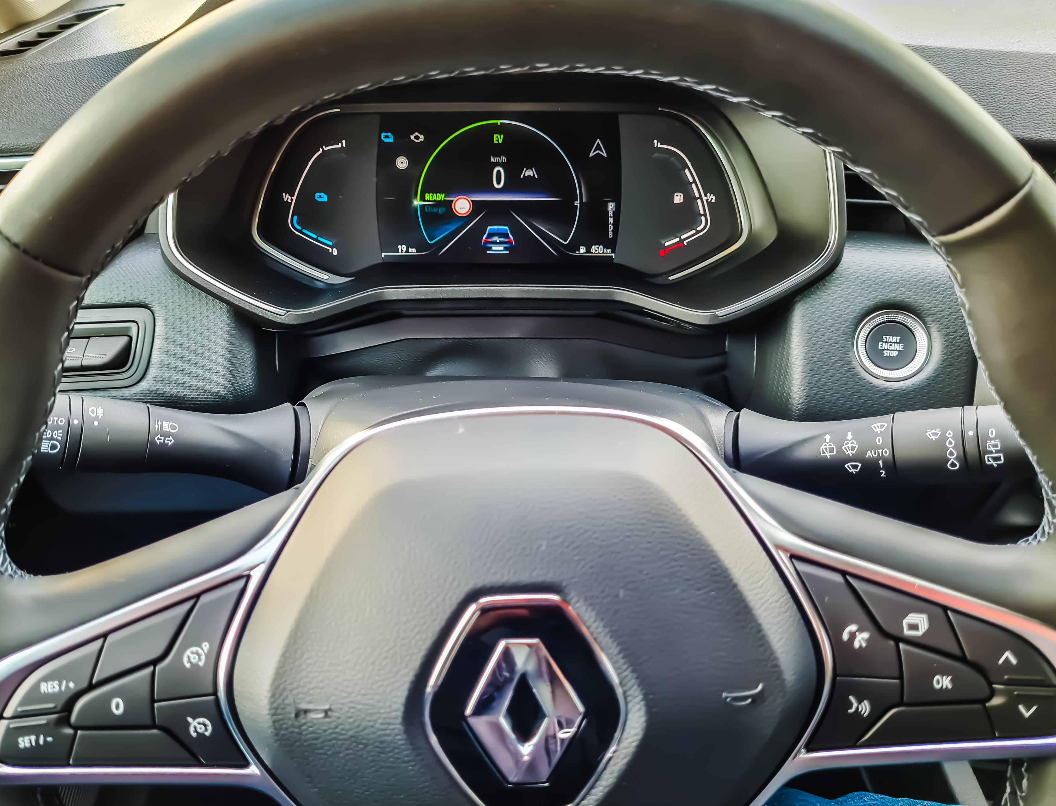 Renault Clio E-tech HYBRIDE 140ch (FY952) (Clim, USB, GPS, Radar recul, Connectivité Smartphone, ...) avec Apple CarPlay