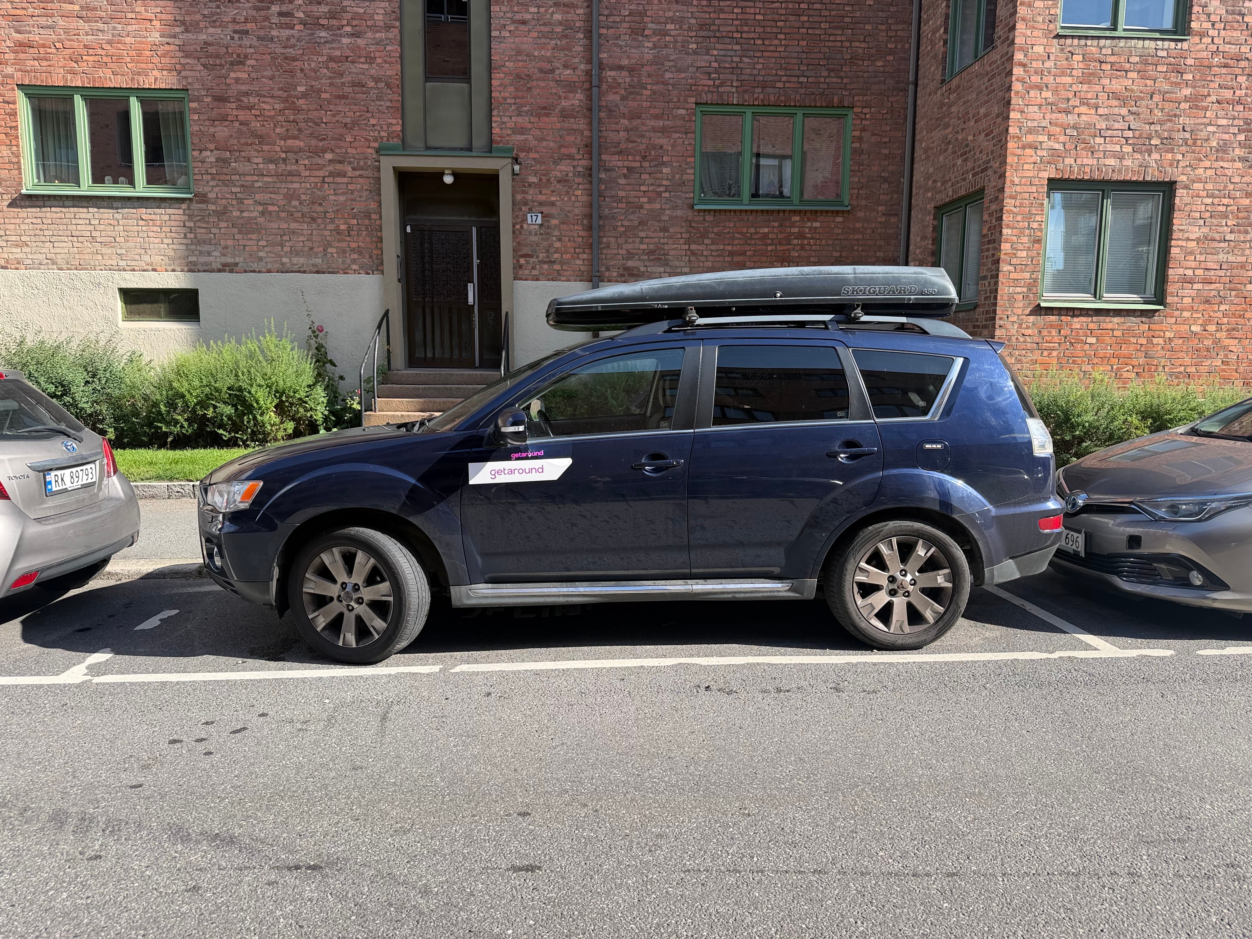 Mitsubishi Outlander with Air conditioning