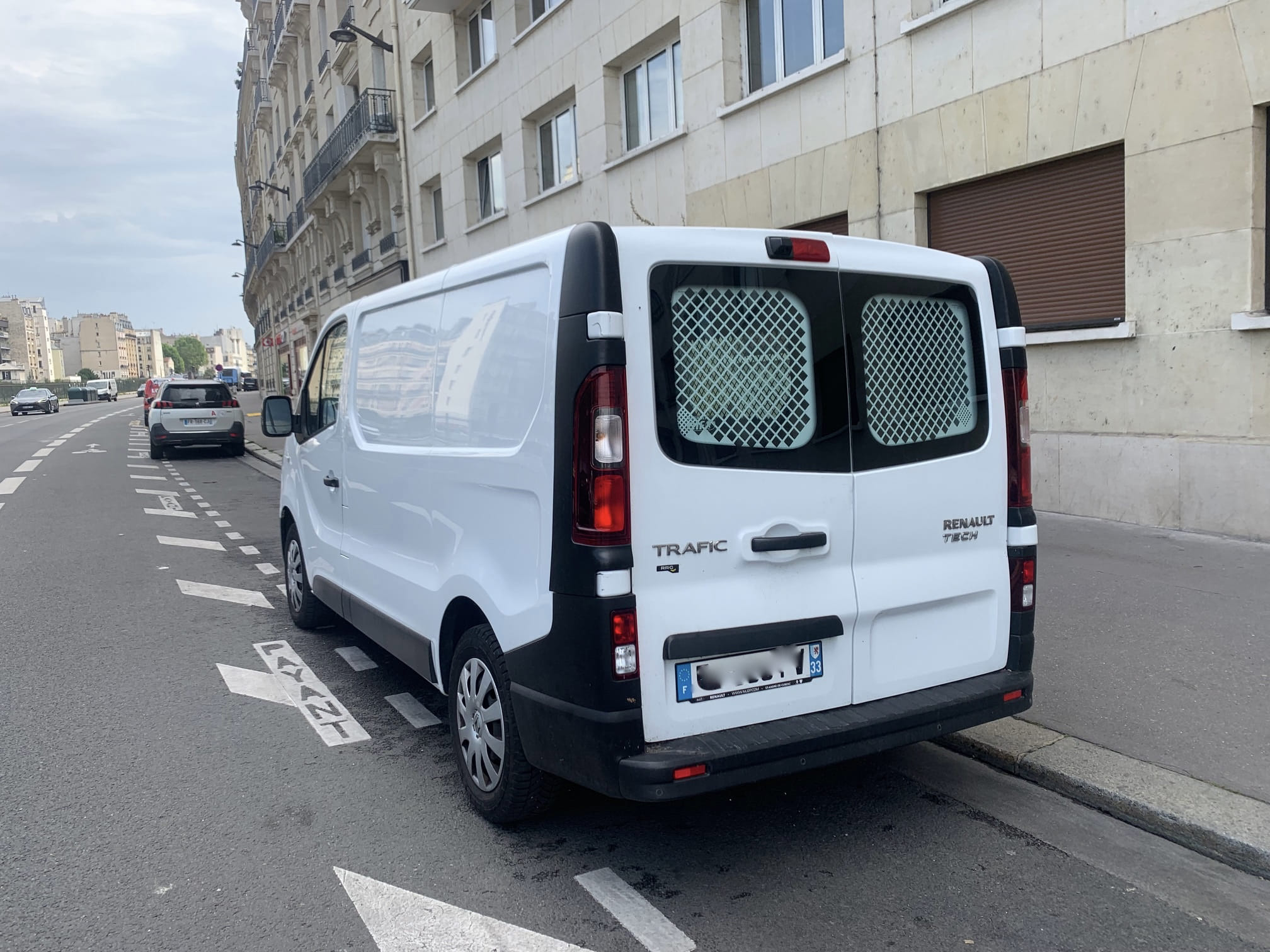 Renault Trafic 125cv 6 m3 - Clim - GPS - Bluetooth - Caméra - Radars - Diable avec GPS