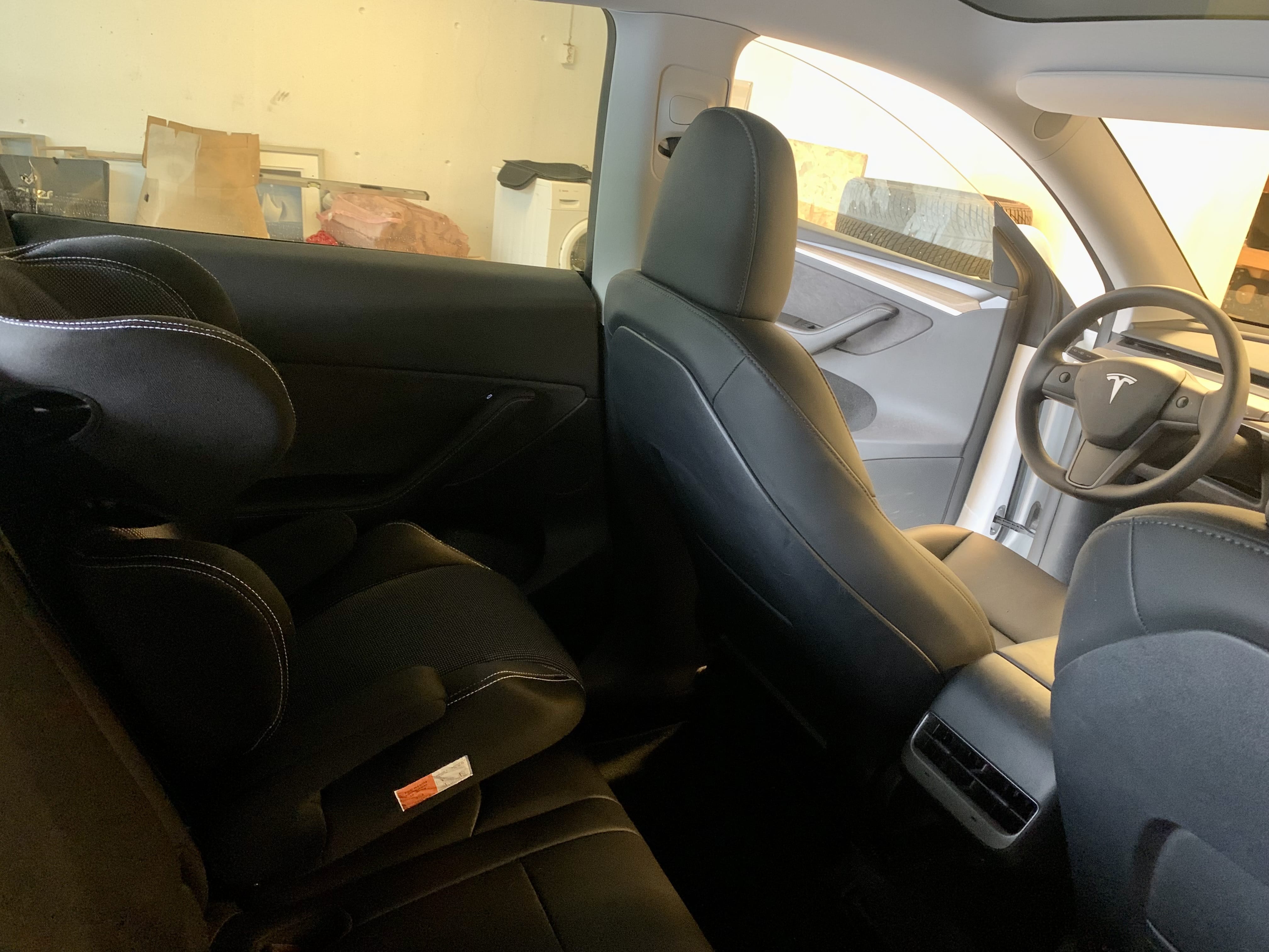 Tesla Model Y med Cruisekontroll