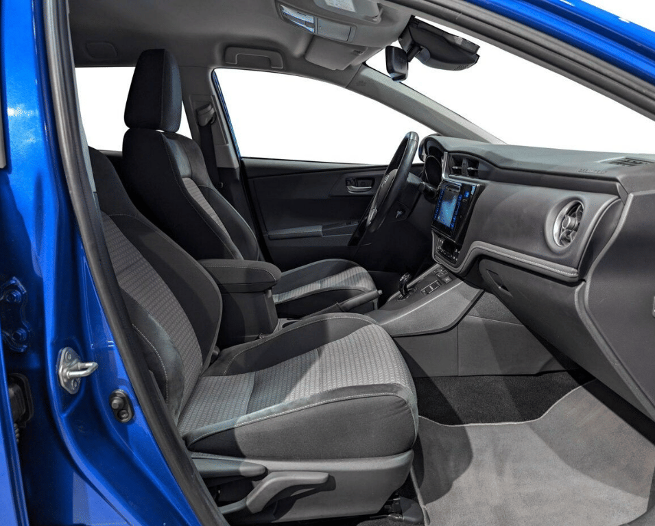 Toyota Auris with Baby seat