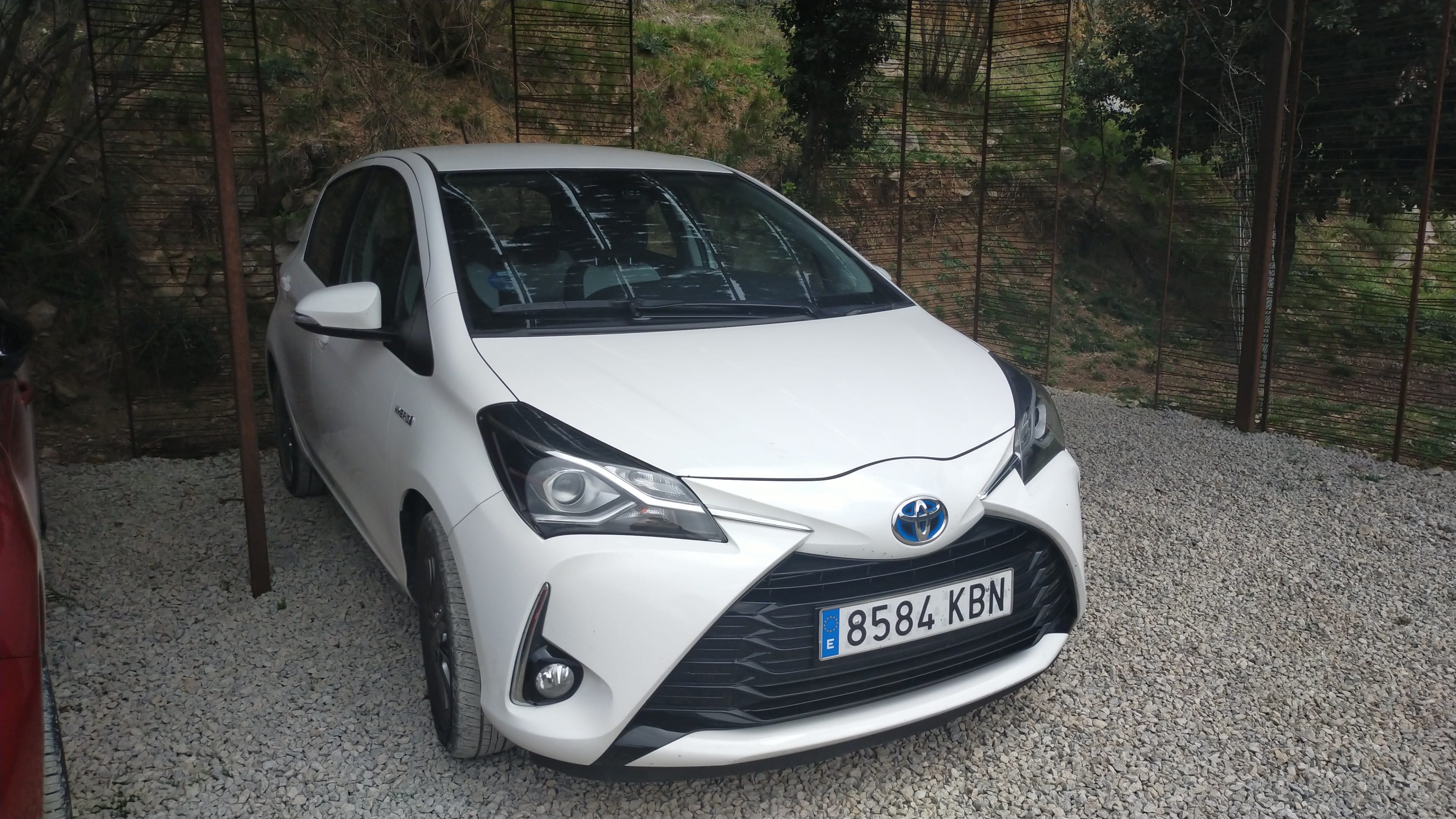Toyota Yaris Híbrido, 2017, Gasolina 95 / Eléctrico (híbrido), Automático