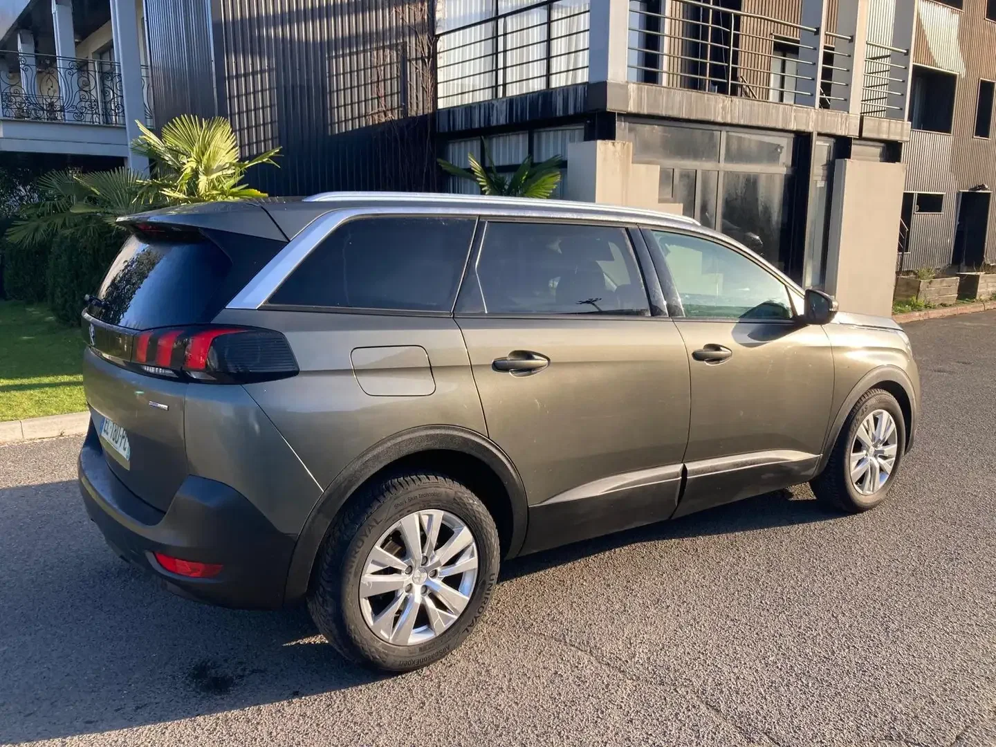 Peugeot 5008 avec GPS