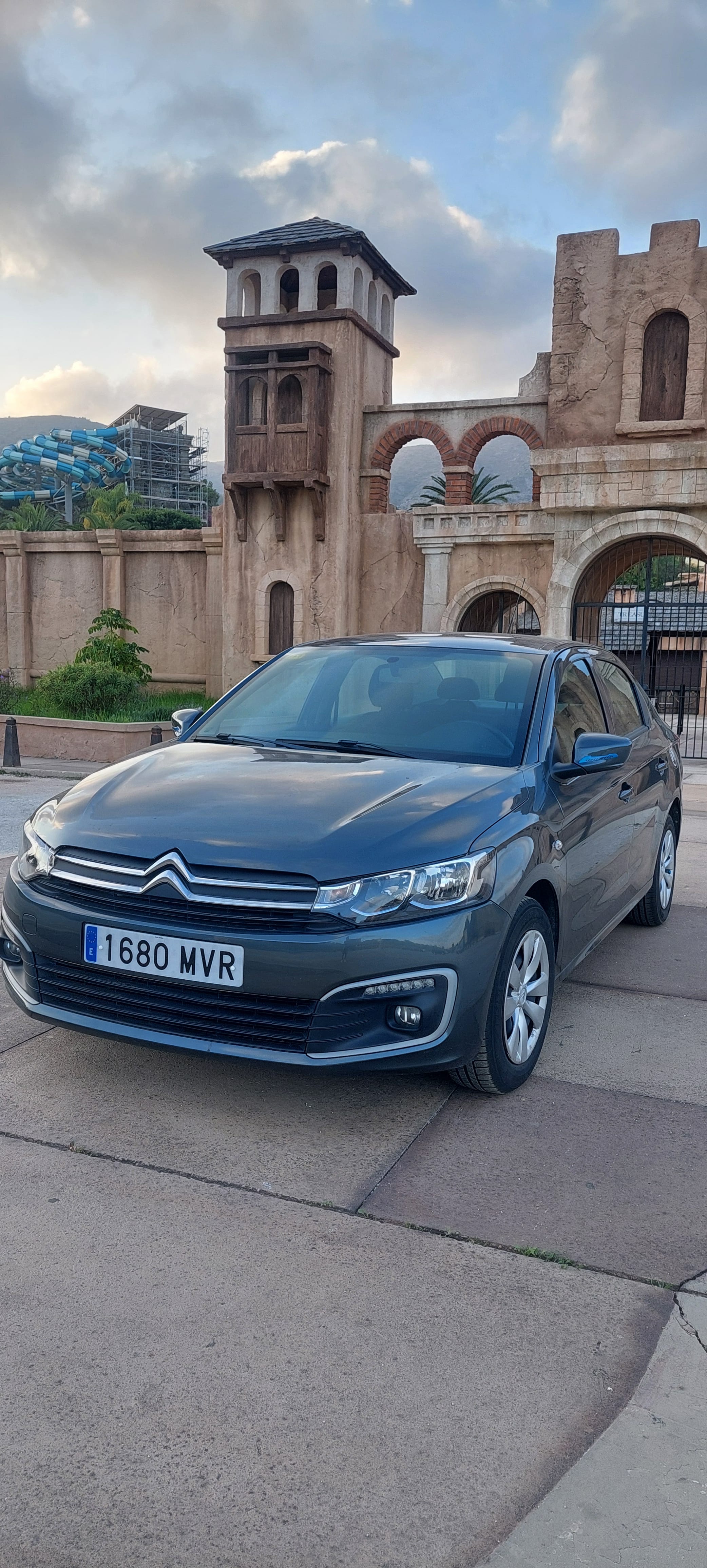 Citroen C-Elysée con Cámara de marcha atrás