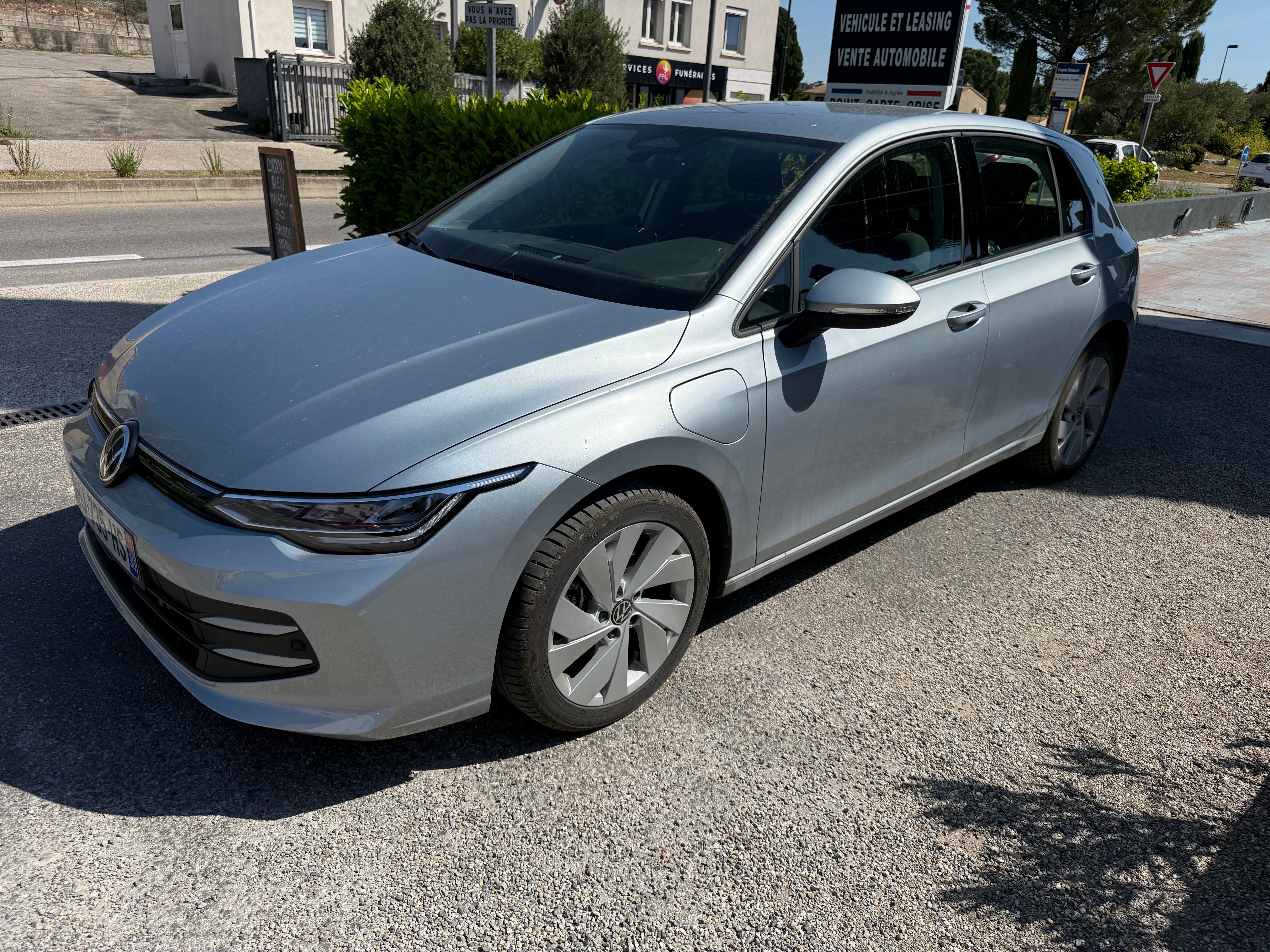 Volkswagen Golf, 2026, Essence 95 / Electric (hybrid), automatic