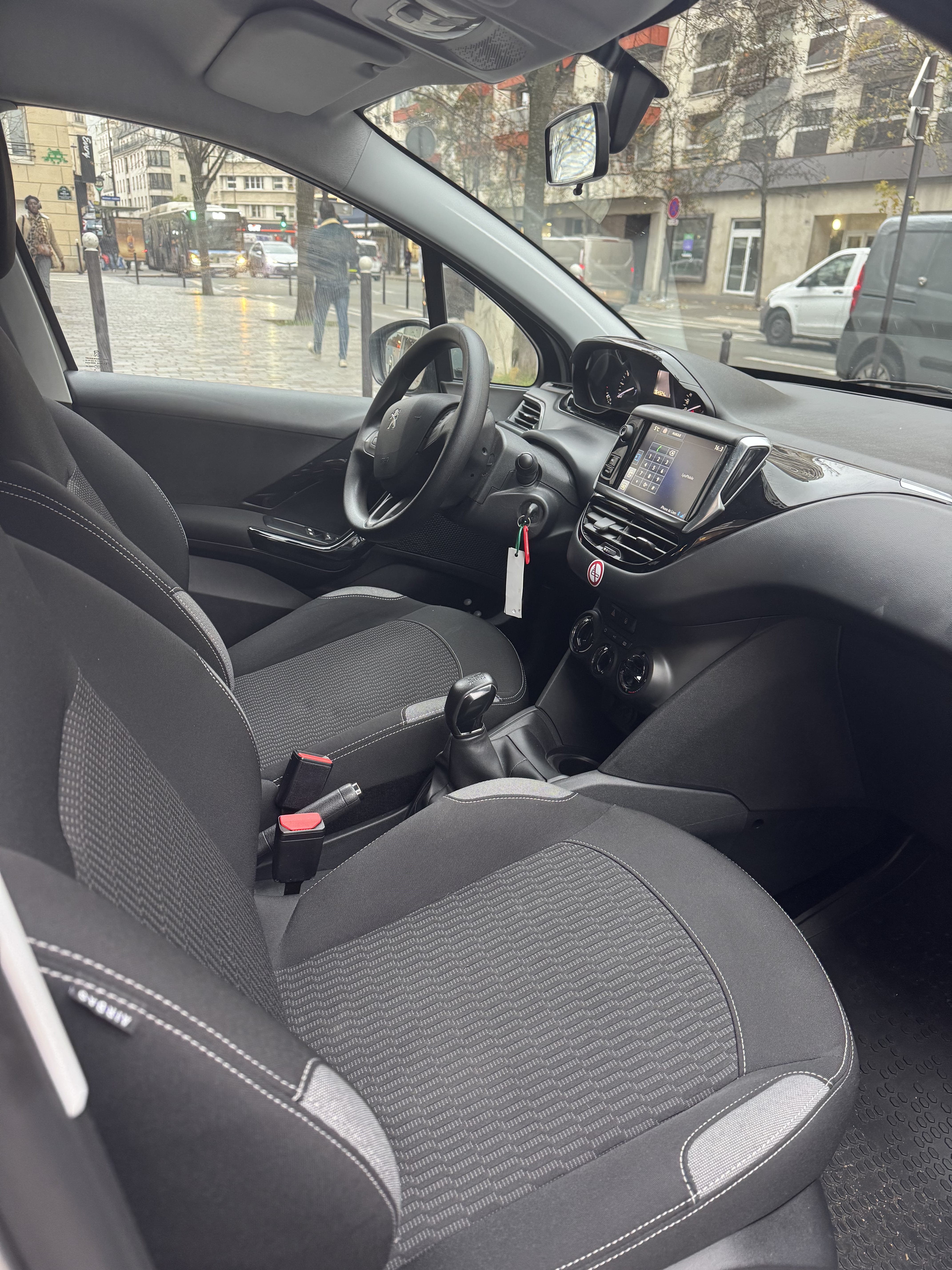 Peugeot 208 2016 avec Audio Bluetooth