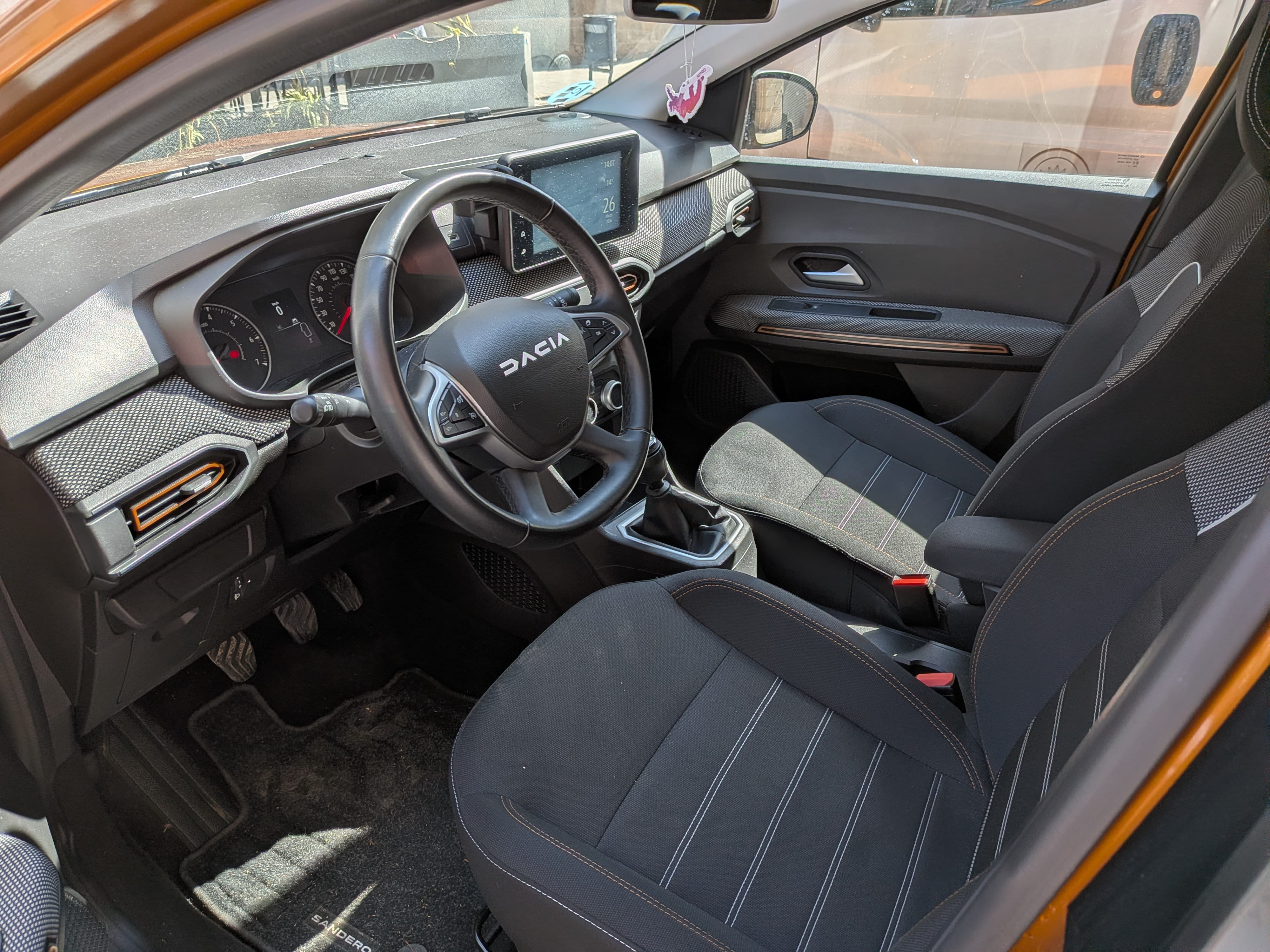 Dacia Sandero Stepway 1.0 TCe 90cv mit Navigationsgerät