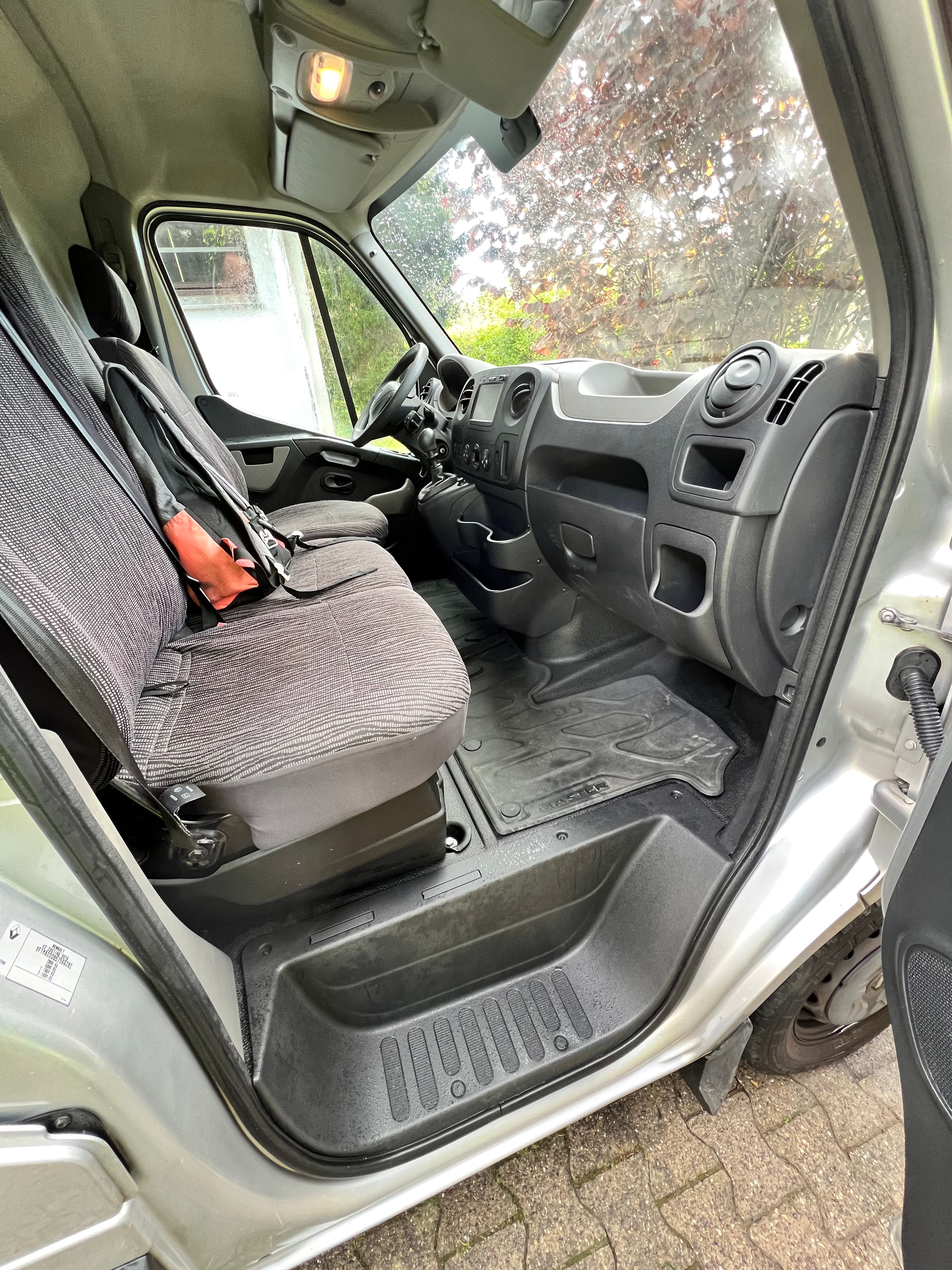 Renault Master 8m3 avec Siège bébé