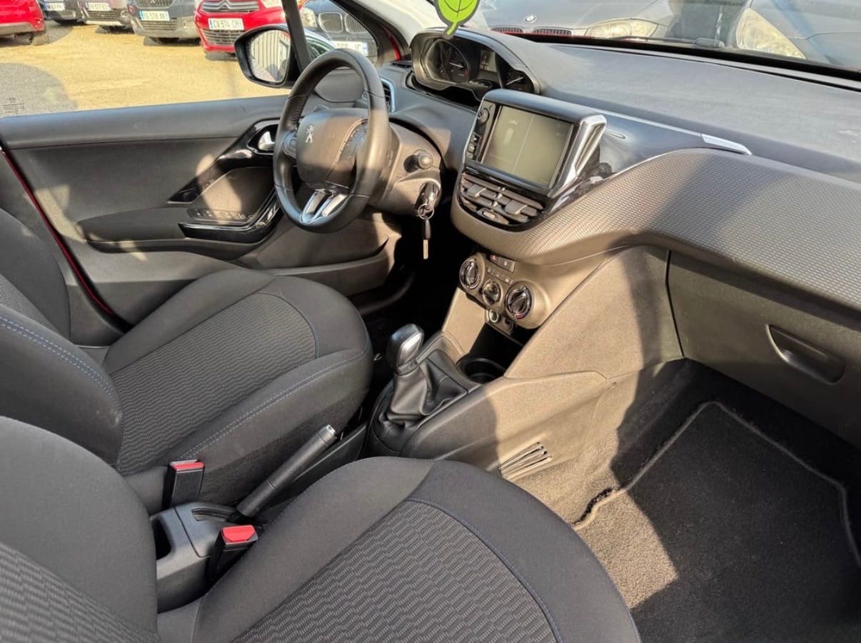 Peugeot 208 avec GPS
