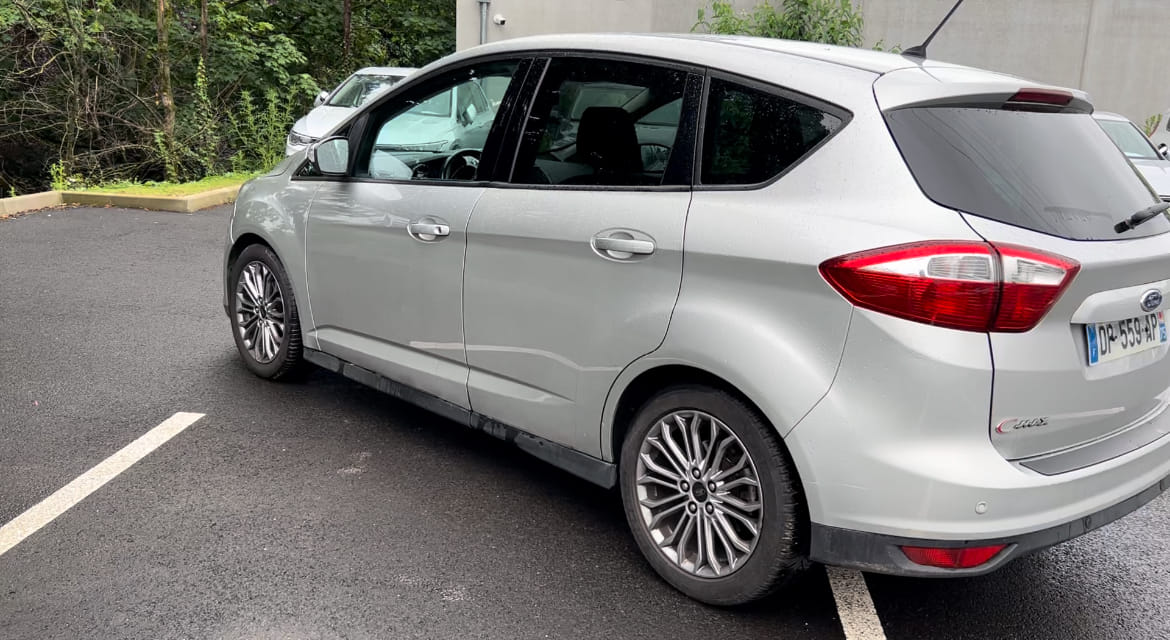 Ford C-Max 1,6 tdci 115cv avec GPS