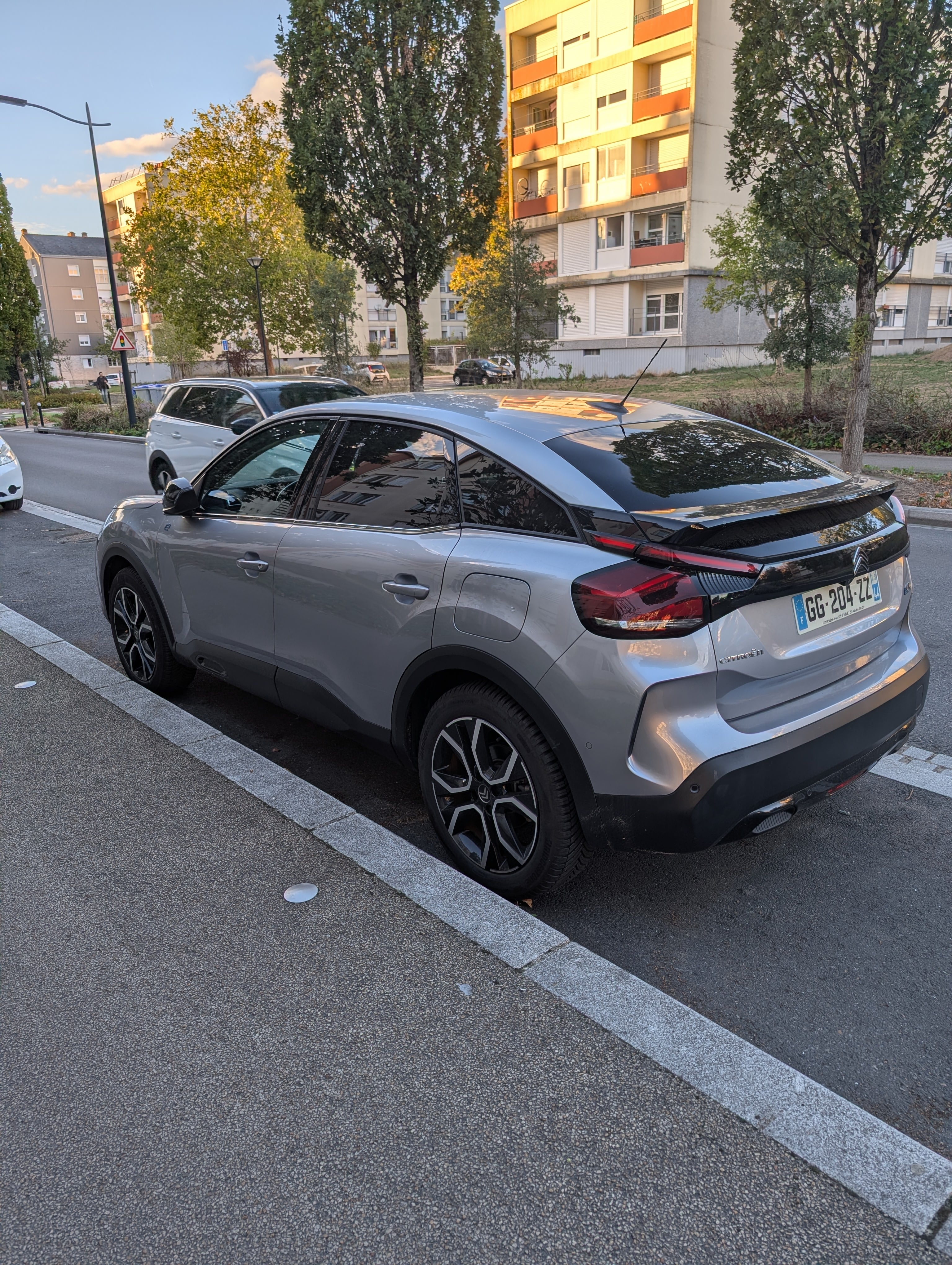 Citroen ë-C4 à quelques minutes de la gare de Nantes avec Caméra de recul