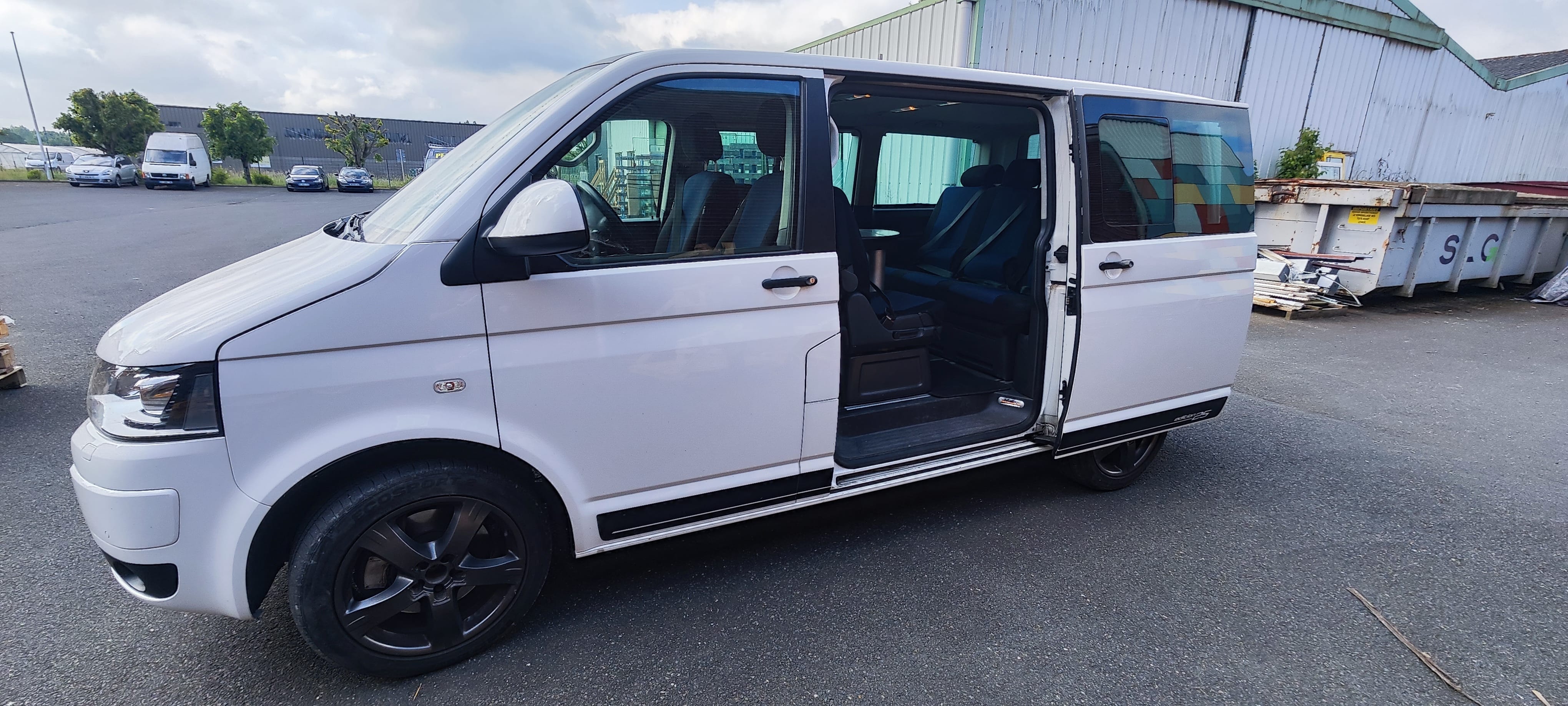 Volkswagen Multivan T5 Phase 2 (7E) Multivan 2.0 BiTDI DPF Combi 16V DSG7 180 cv avec Climatisation