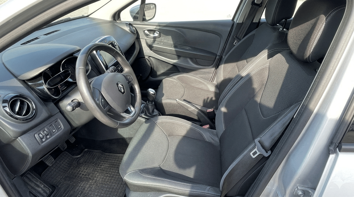 Renault Clio ES215TL with Bluetooth audio