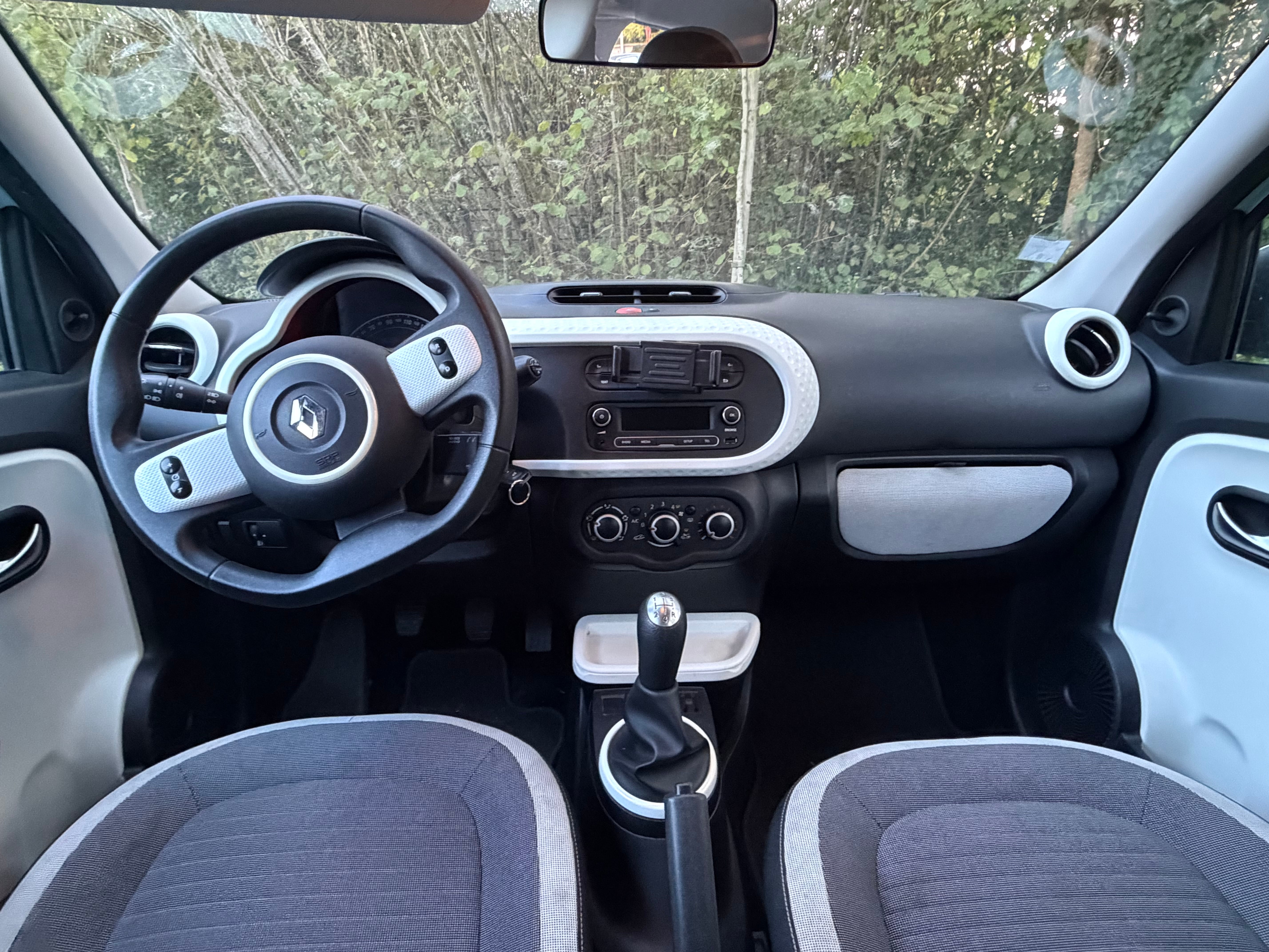 Renault Twingo III avec Autoradio