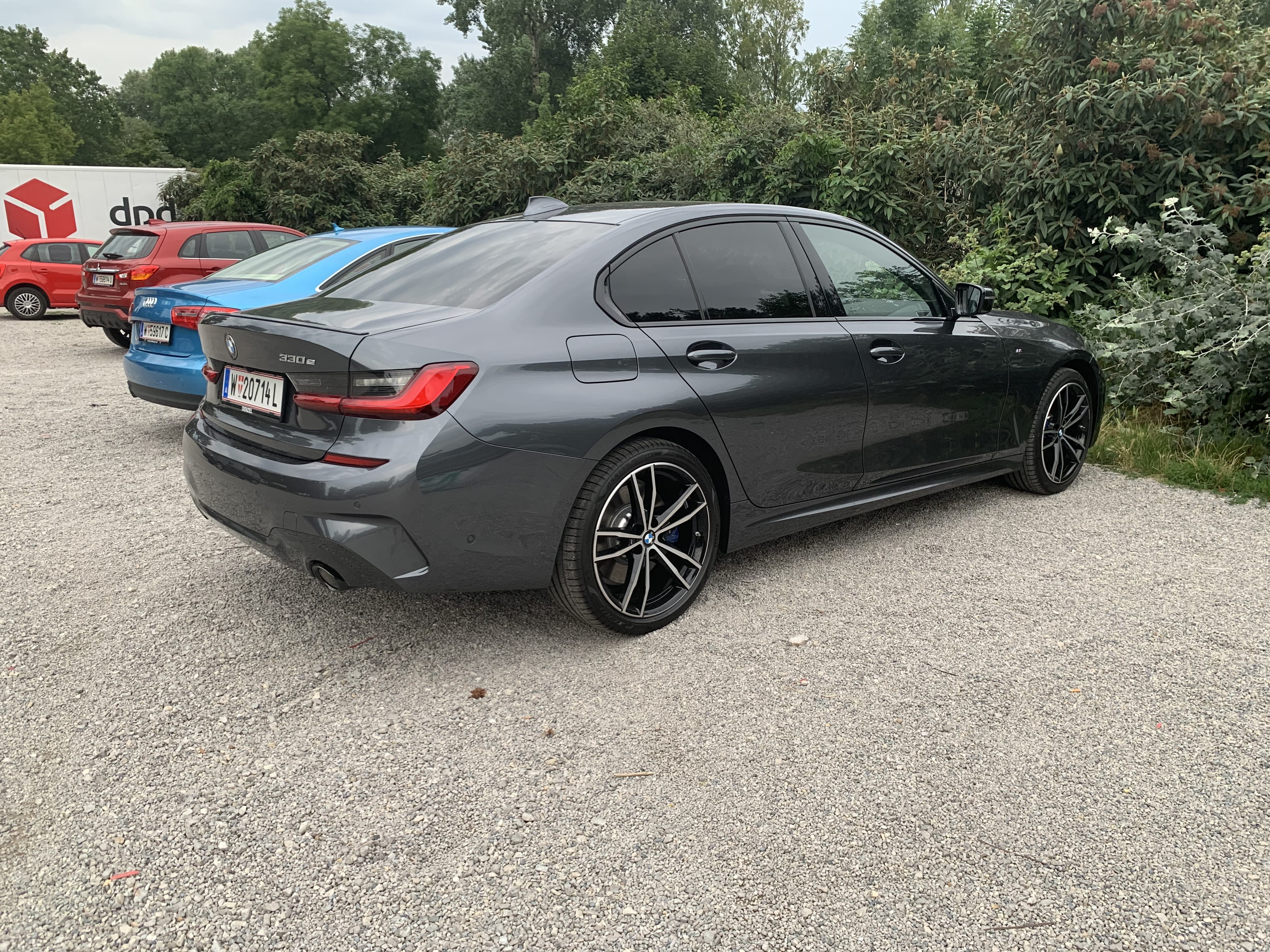 BMW 3er New BMW 330e + accommodations in Vienna mit Navigationsgerät