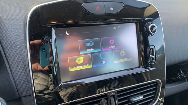 Renault Clio Renault Clio 4 90cv – Louez facilement à Bordeaux, proche centre-ville, tramway et gare avec Audio Bluetooth