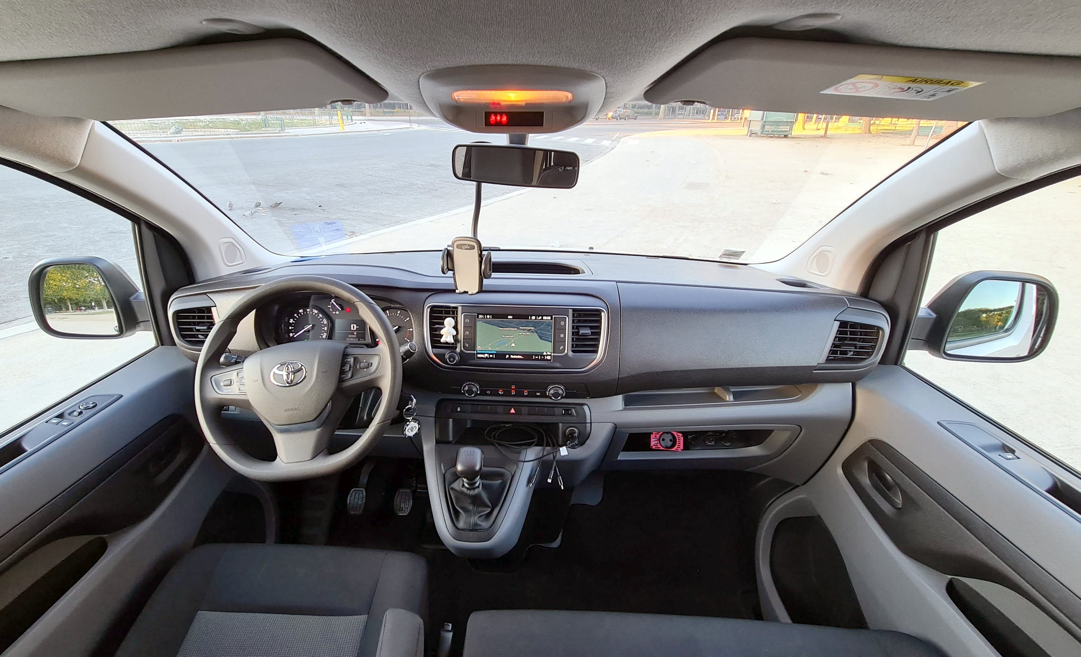 Toyota Proace Combi  Blanc - 9 places Climatisation GPS Android Auto & Apple CarPlay avec Audio Bluetooth