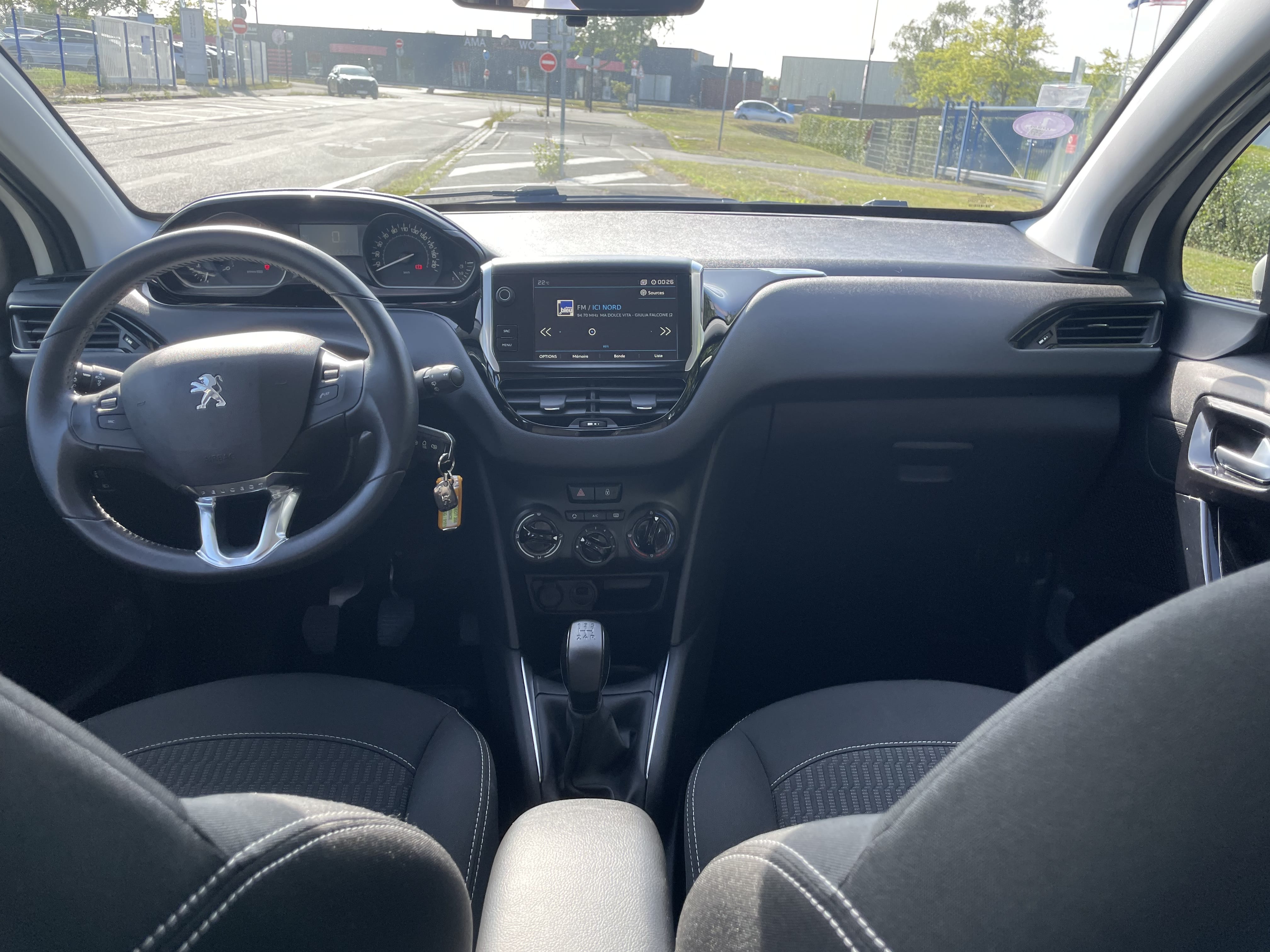 Peugeot 208 avec GPS