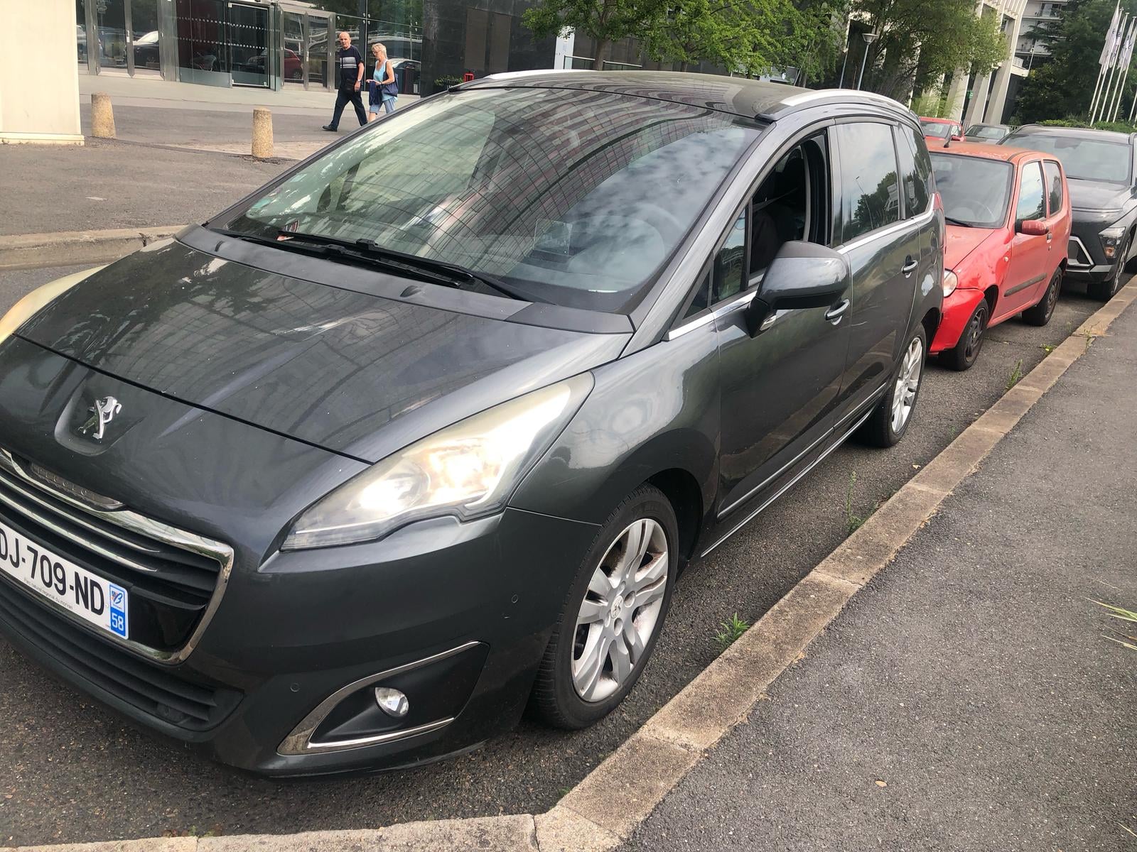 Peugeot 5008 avec Entrée audio / iPod