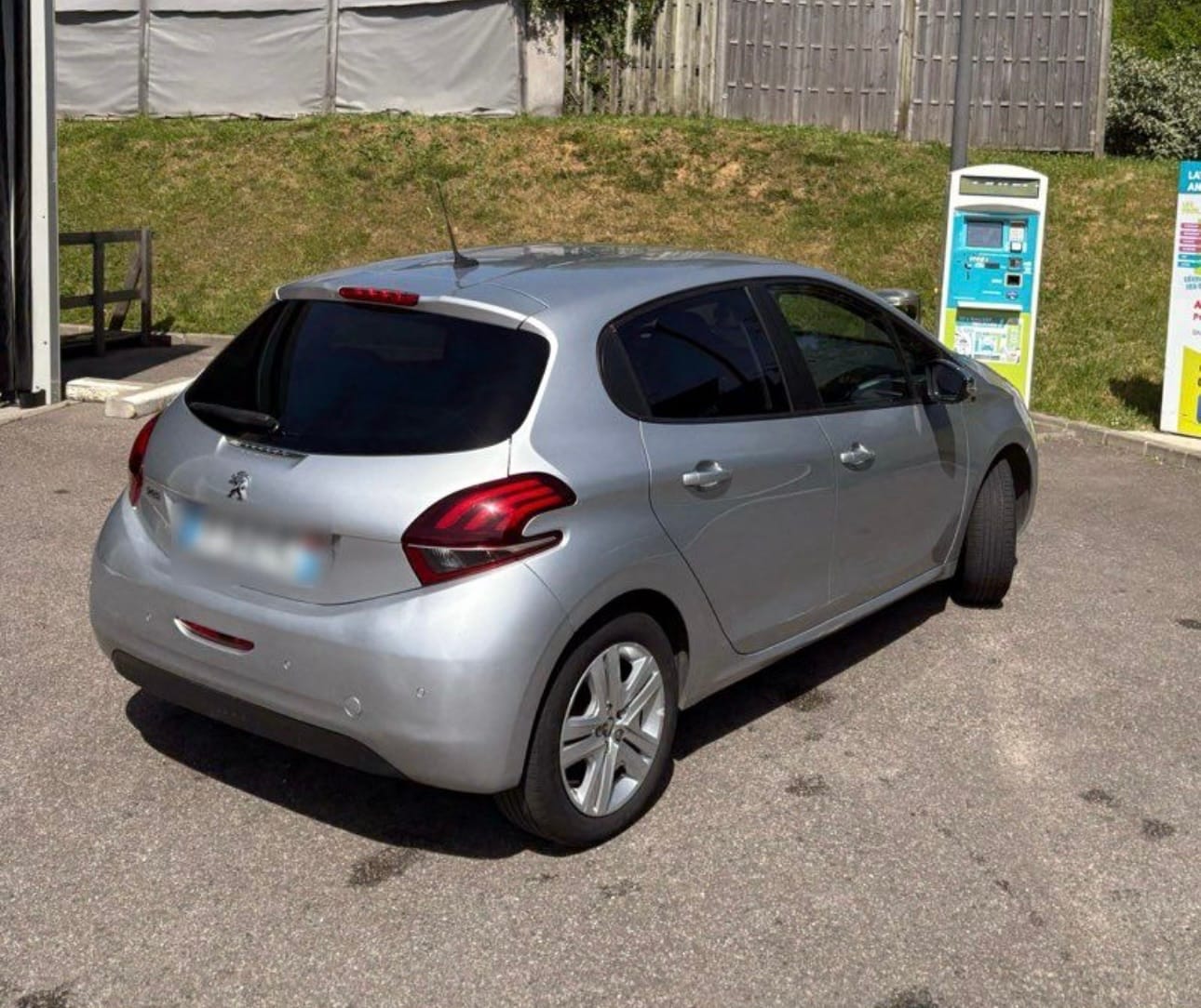 Peugeot 208 1.6 HDi 5 portes avec Climatisation