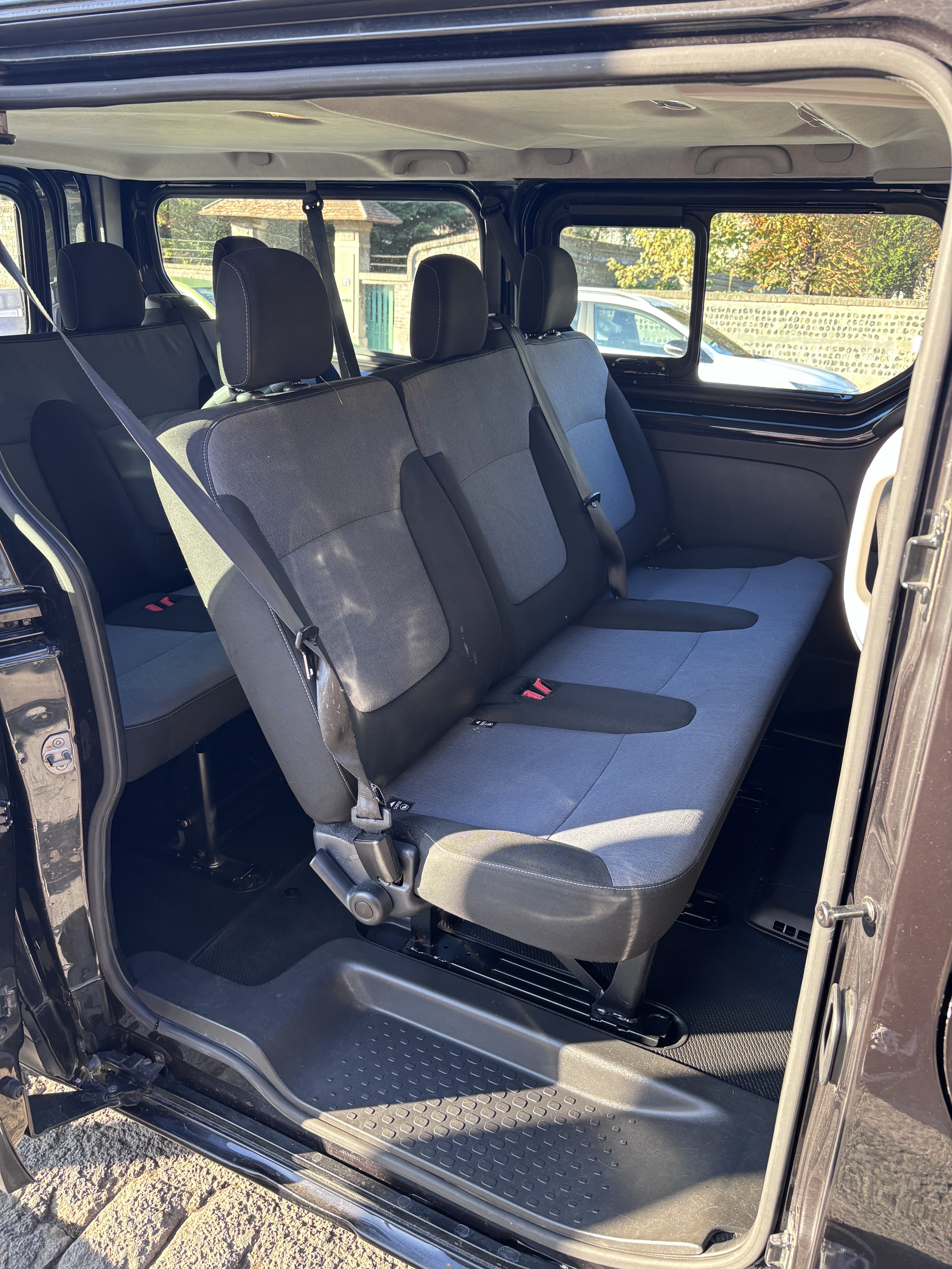 Opel Vivaro Combi avec Chaines