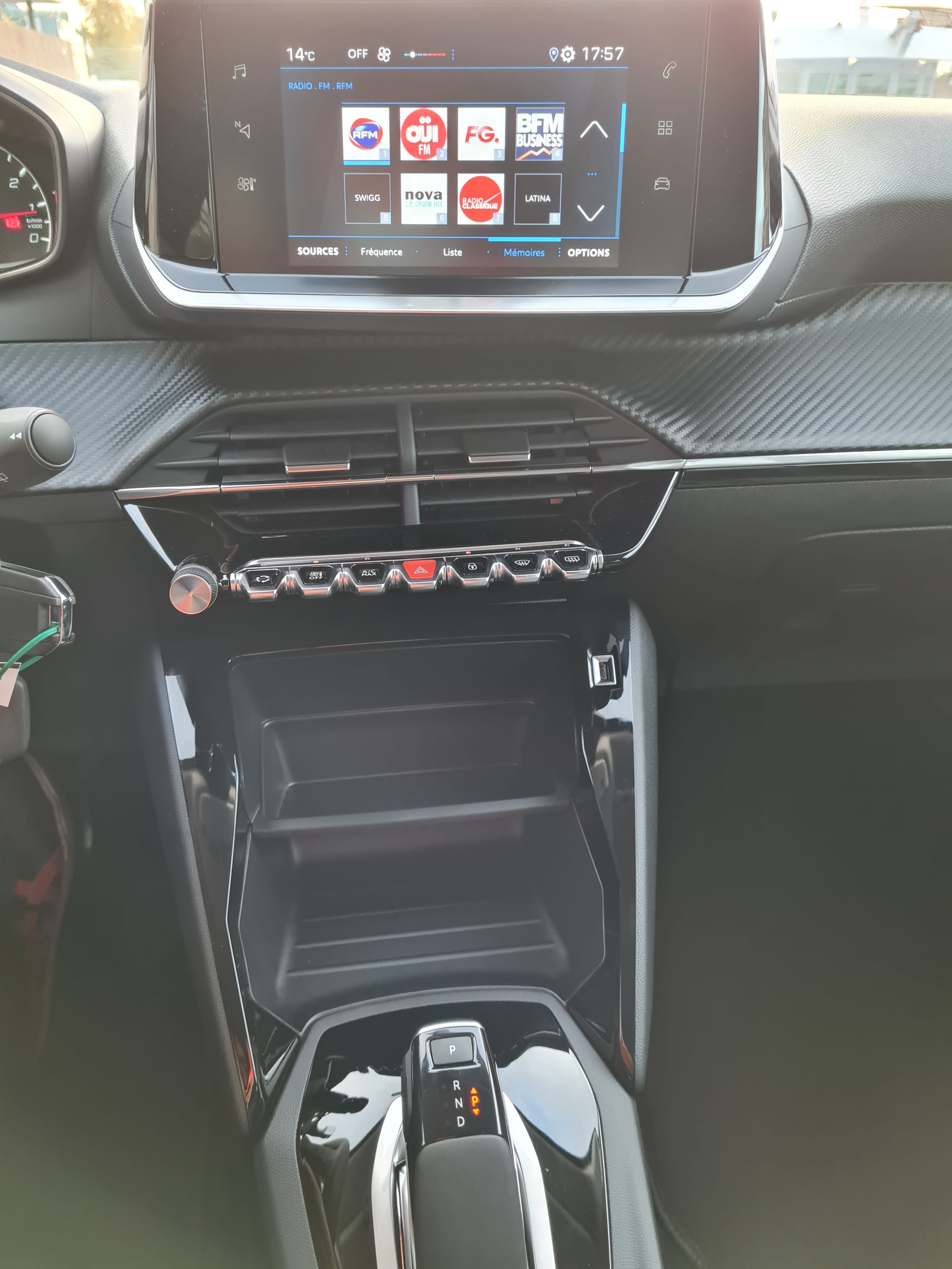 Peugeot 208 Style Boite Auto (GC163) (Clim, Connectivité smartphone, Camera recul, ...) # avec Régulateur de vitesse