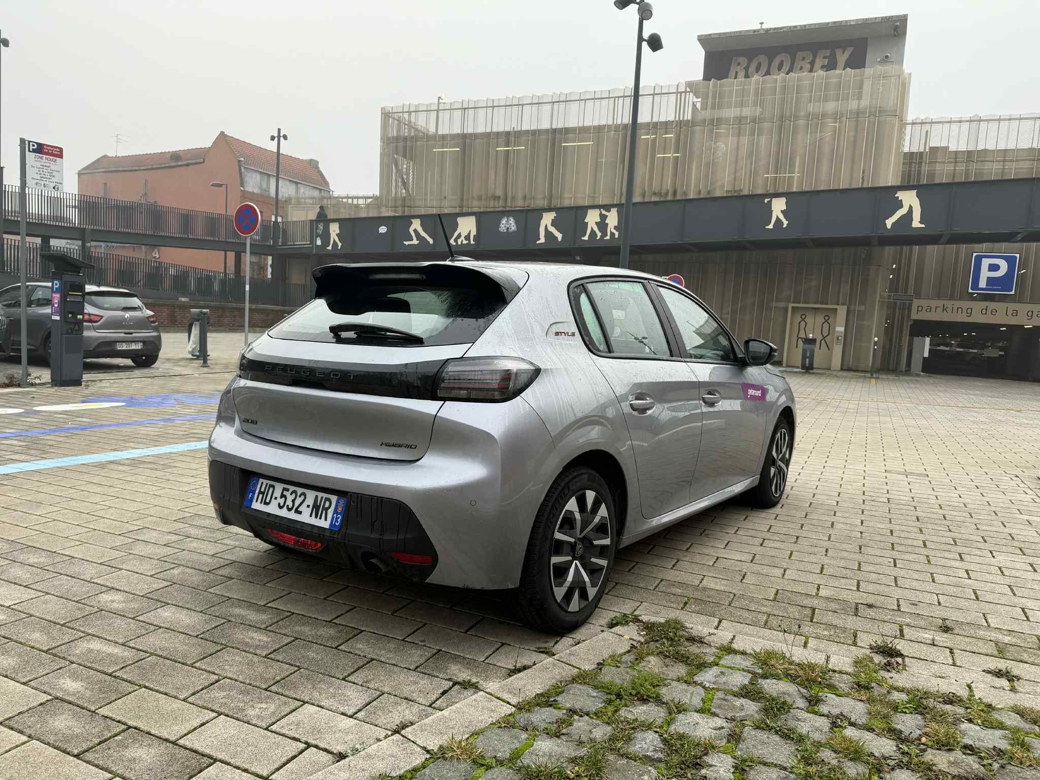 Peugeot 208 avec GPS