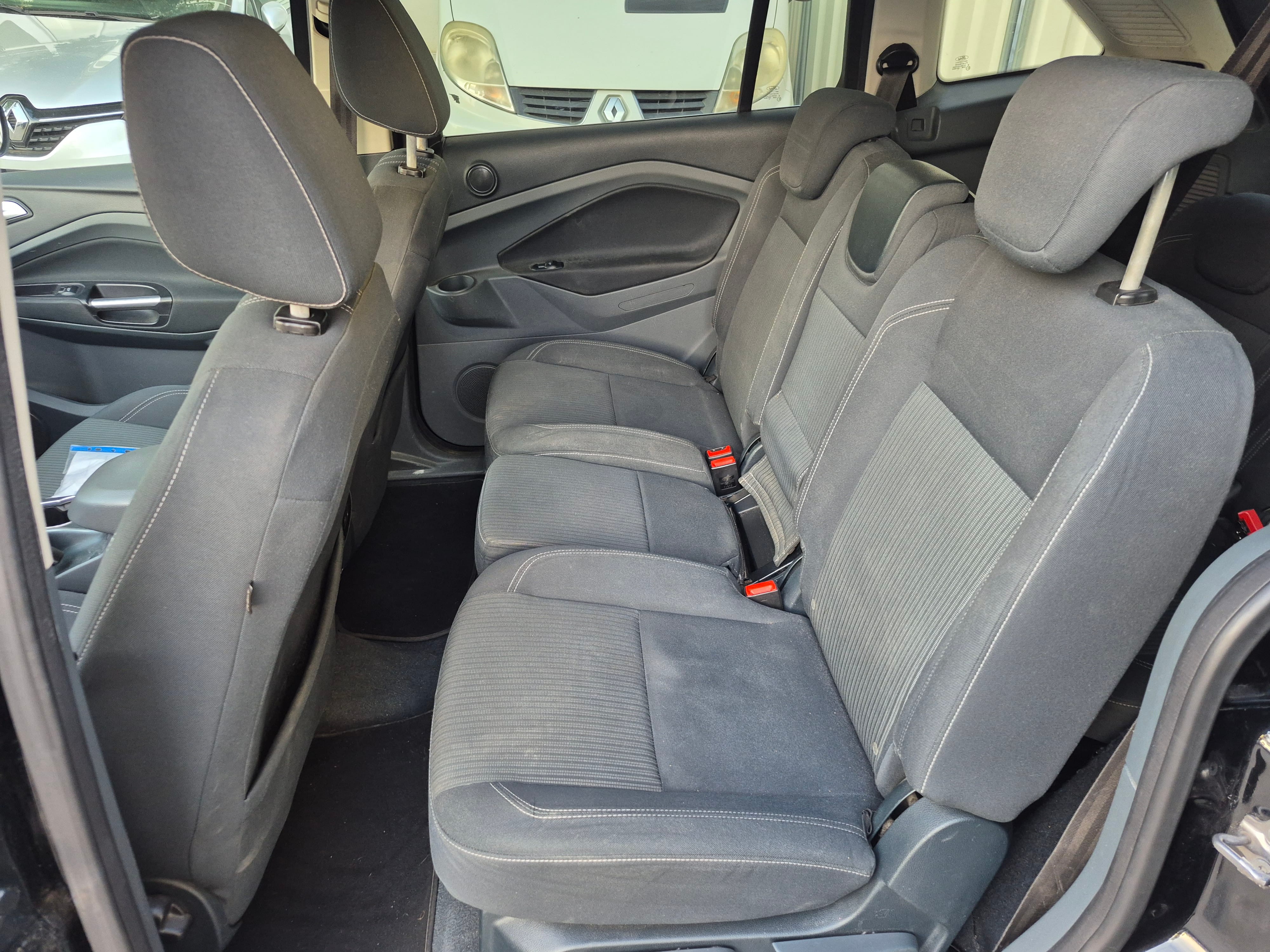 Ford C-Max Business avec Apple CarPlay