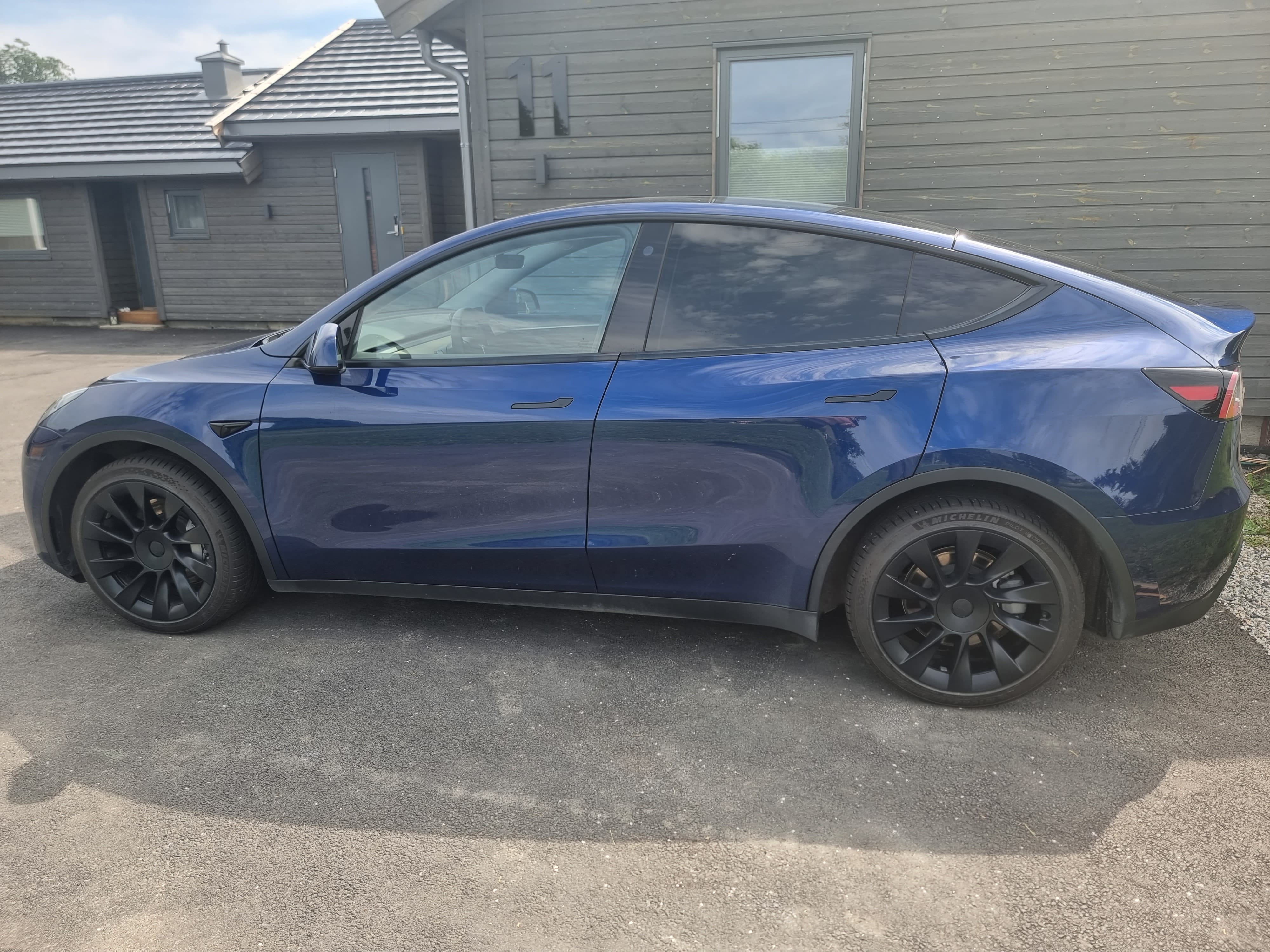 Tesla Model Y med Aircondition